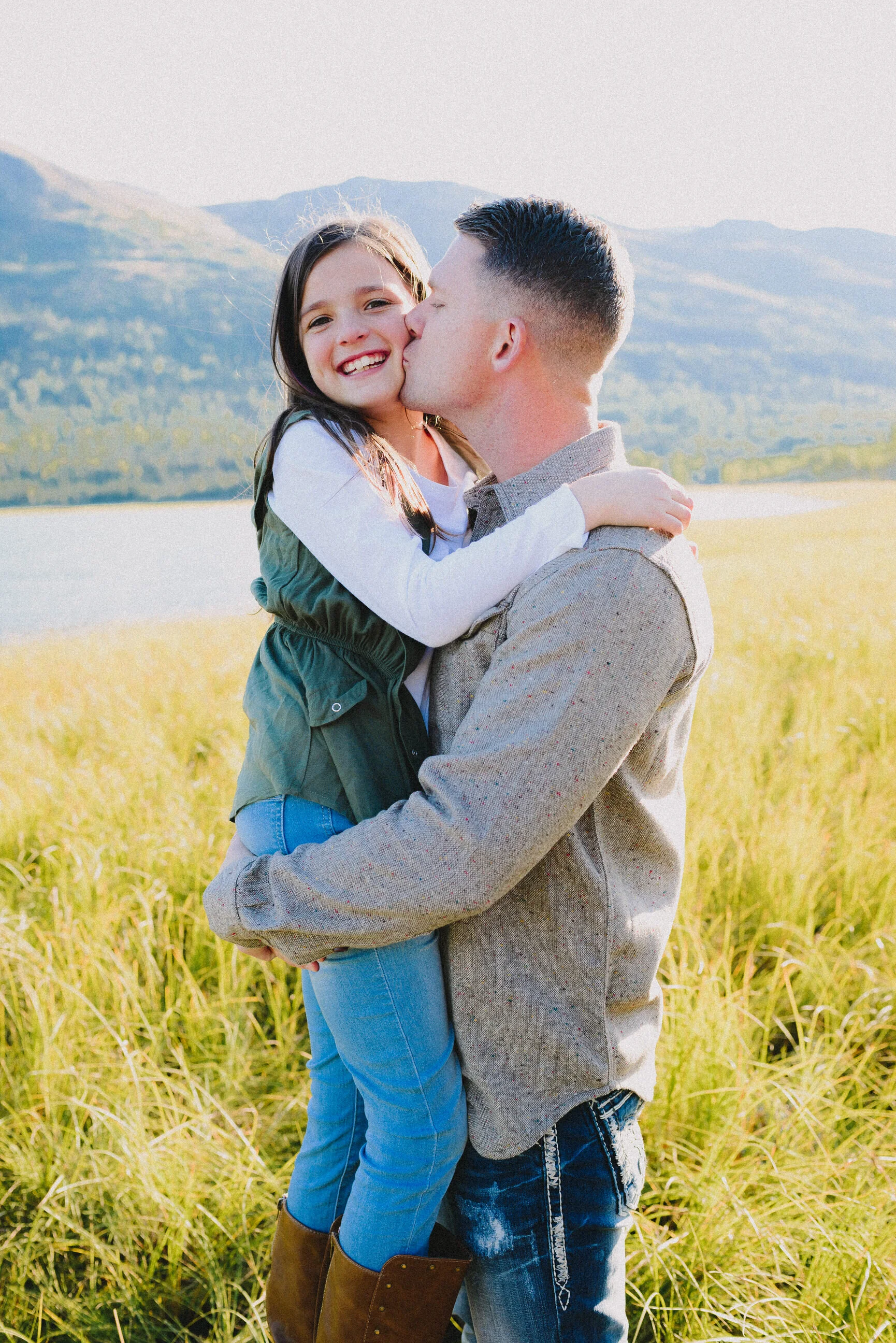 eklutna-lake-fall-family-session-alaska-way-up-north-photography (178).jpg