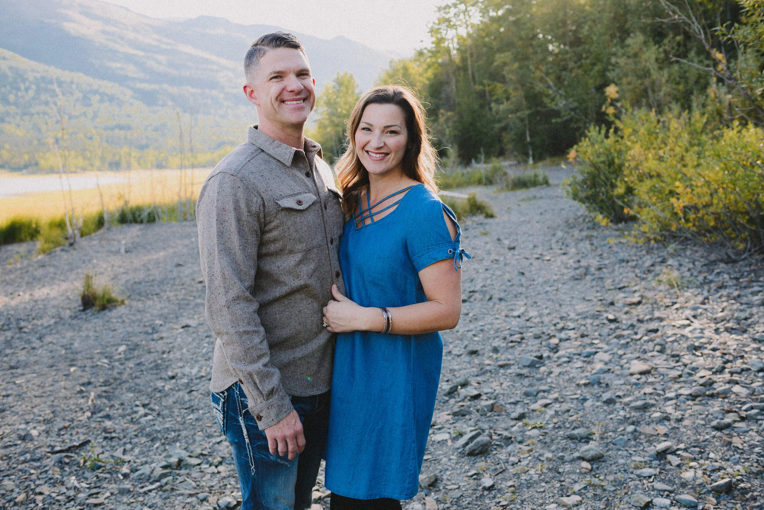 eklutna-lake-fall-family-session-alaska-way-up-north-photography (195).jpg