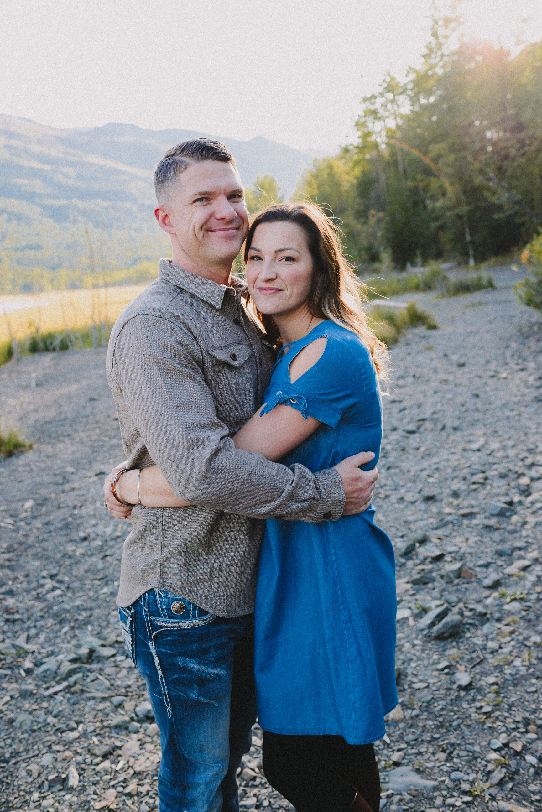 eklutna-lake-fall-family-session-alaska-way-up-north-photography (197).jpg