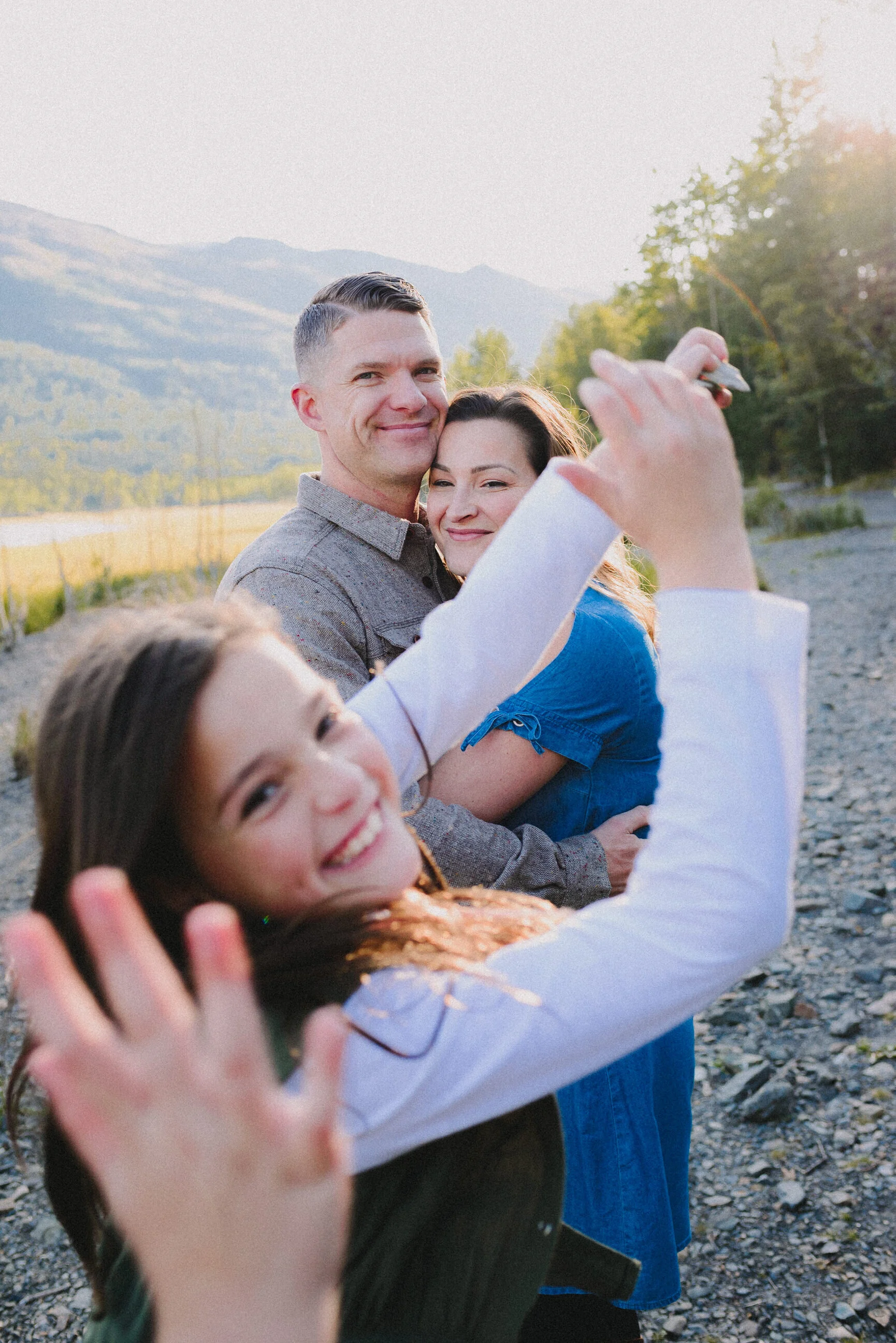 eklutna-lake-fall-family-session-alaska-way-up-north-photography (198).jpg