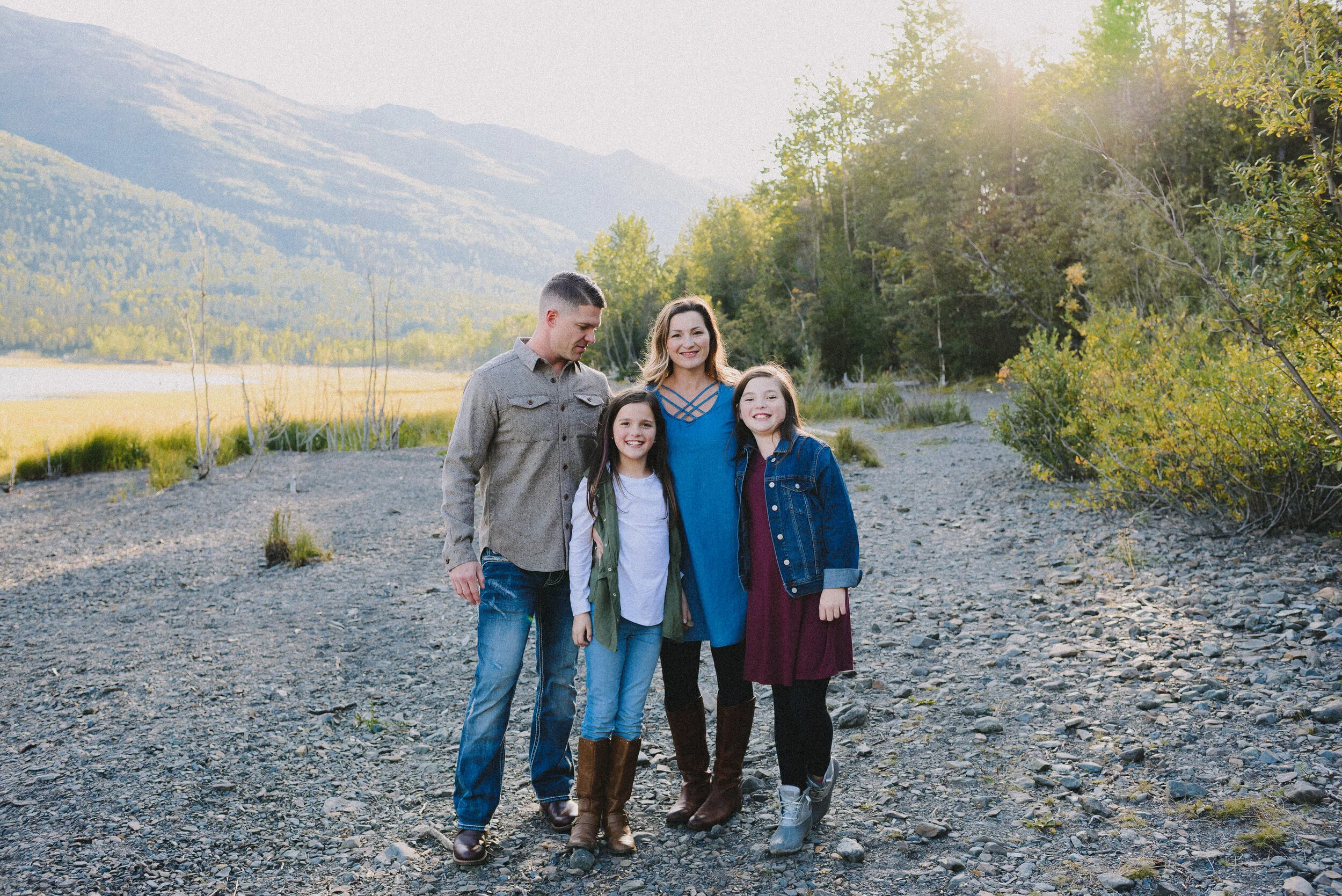 eklutna-lake-fall-family-session-alaska-way-up-north-photography (199).jpg