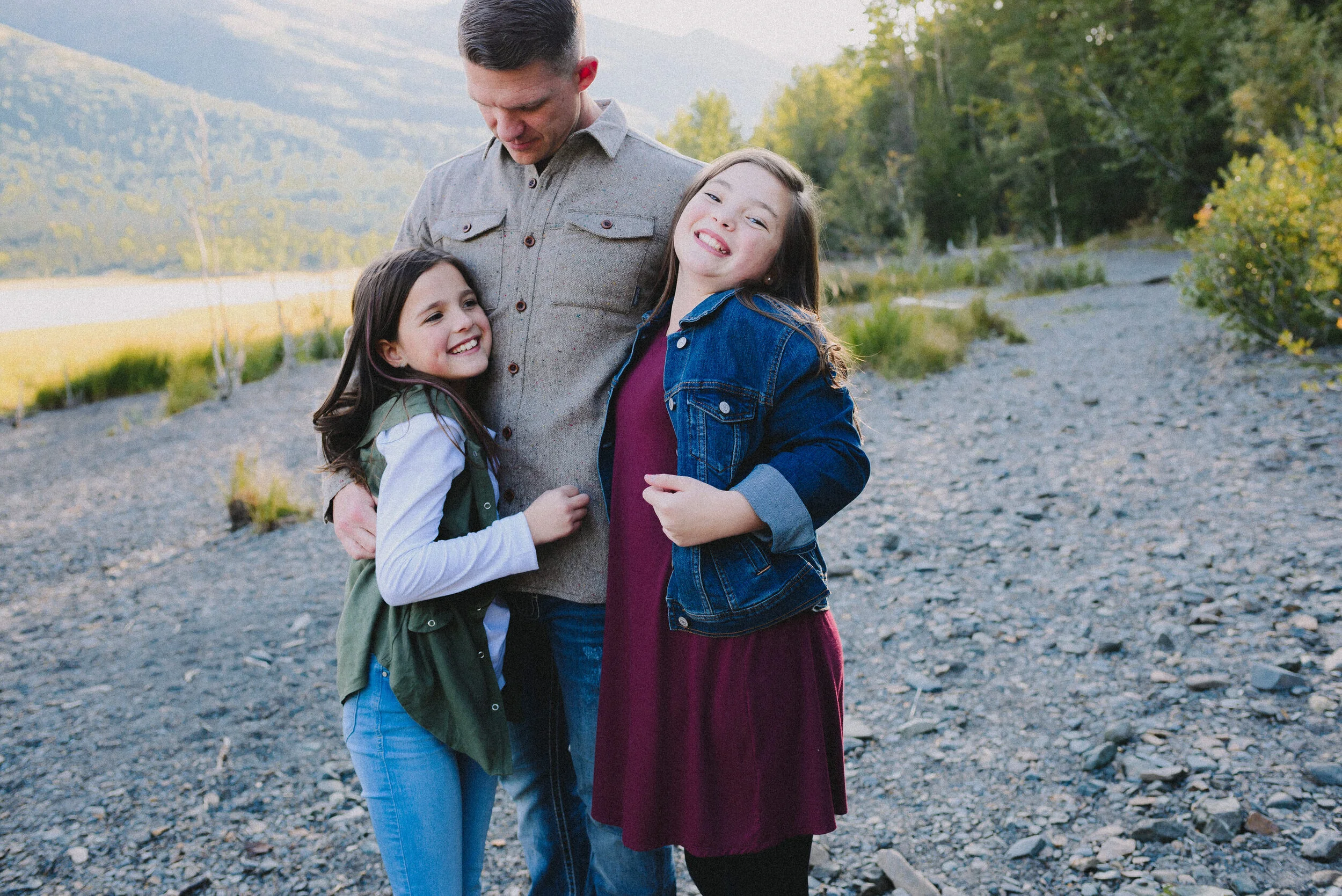 eklutna-lake-fall-family-session-alaska-way-up-north-photography (234).jpg