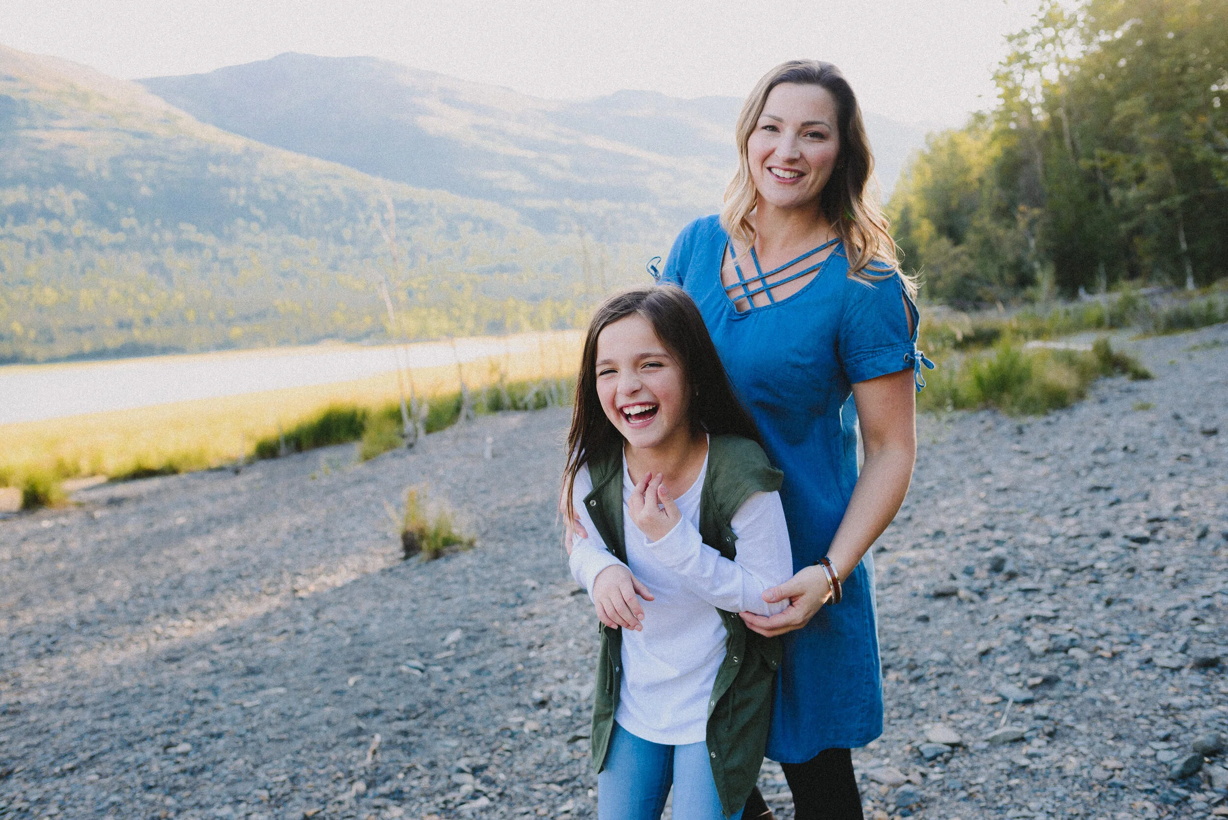 eklutna-lake-fall-family-session-alaska-way-up-north-photography (256).jpg