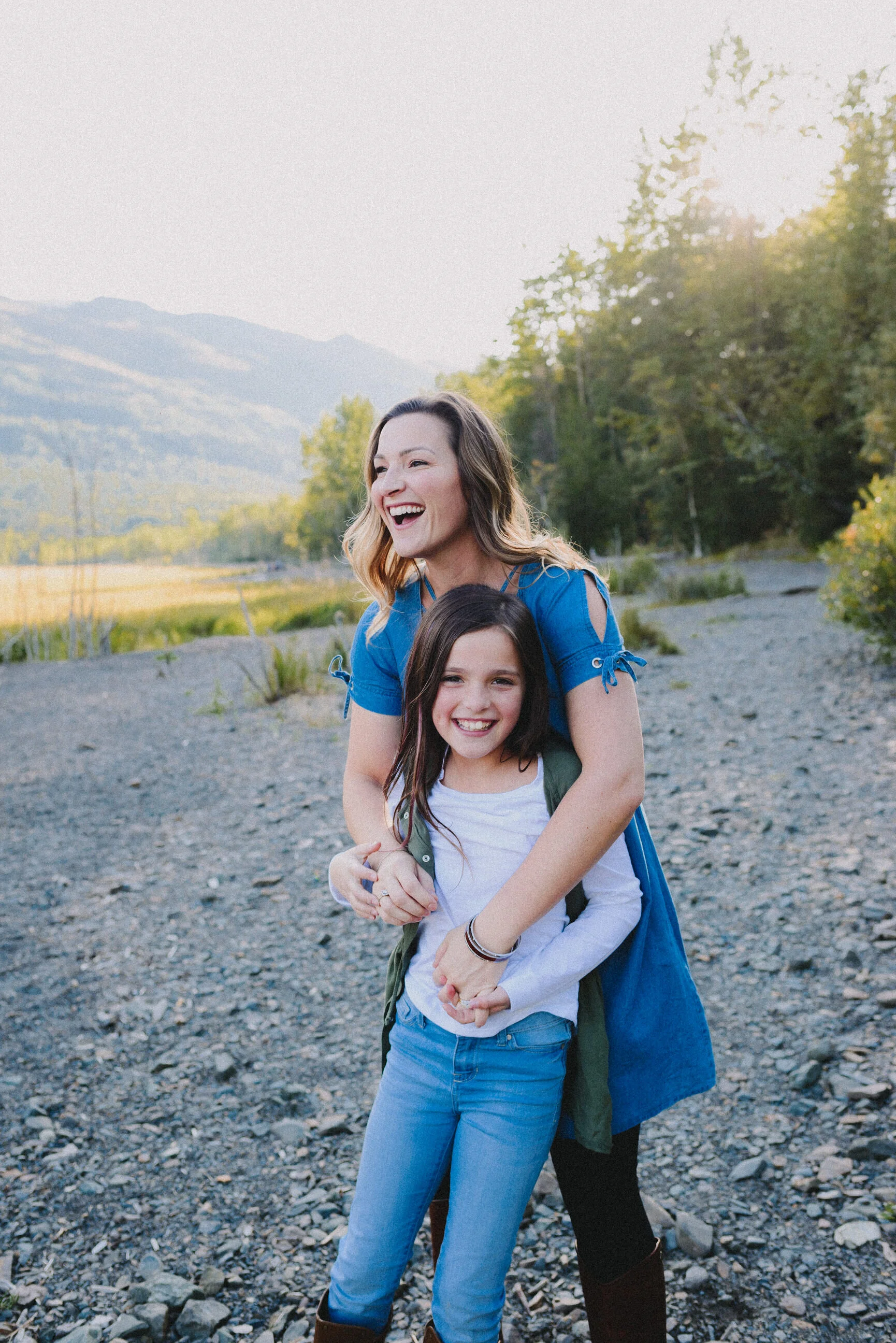 eklutna-lake-fall-family-session-alaska-way-up-north-photography (273).jpg