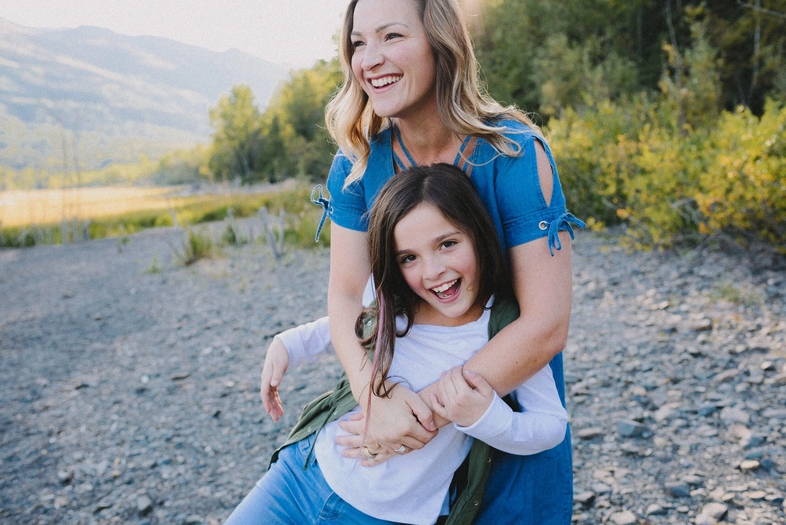 eklutna-lake-fall-family-session-alaska-way-up-north-photography (274).jpg