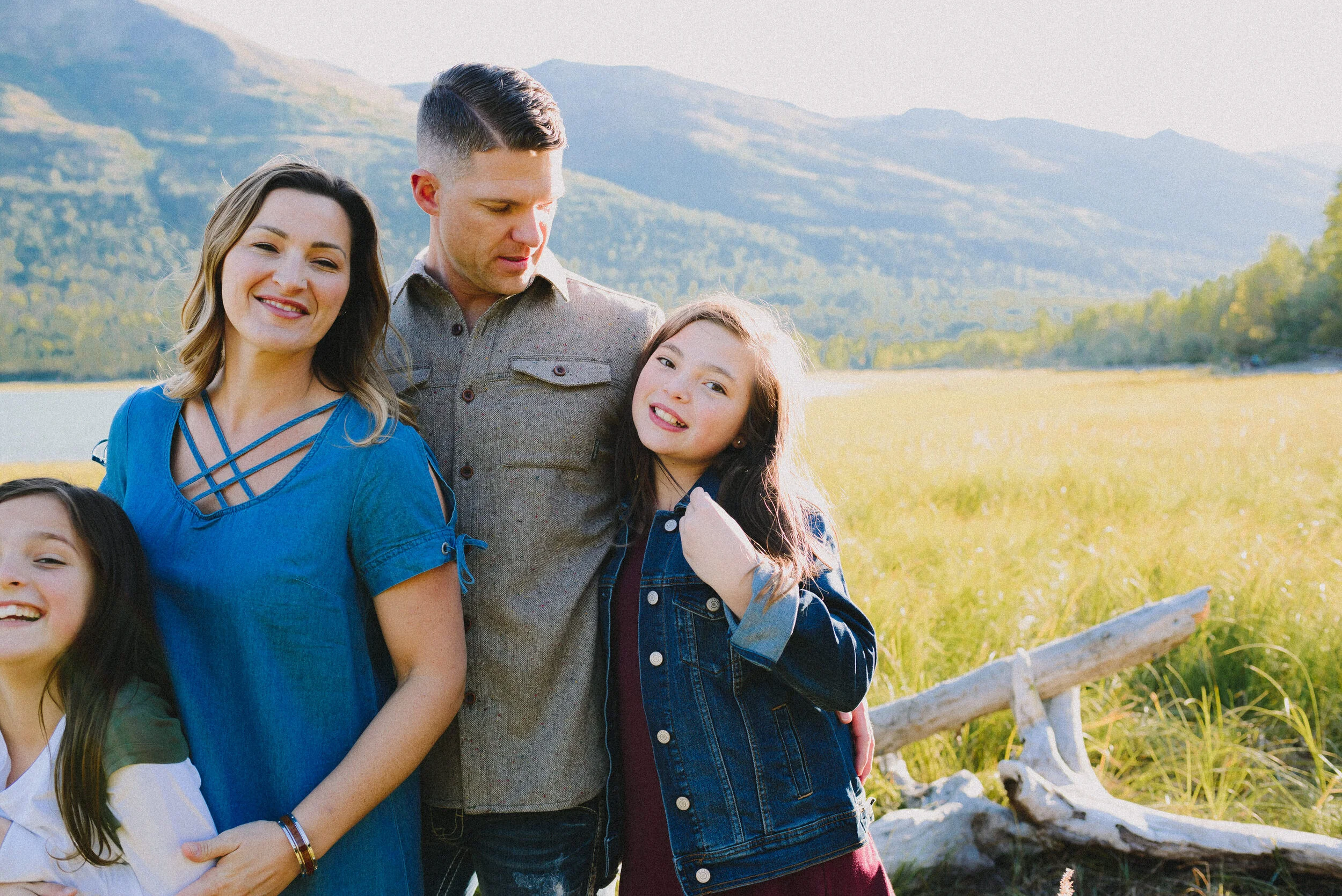 eklutna-lake-fall-family-session-alaska-way-up-north-photography (289).jpg