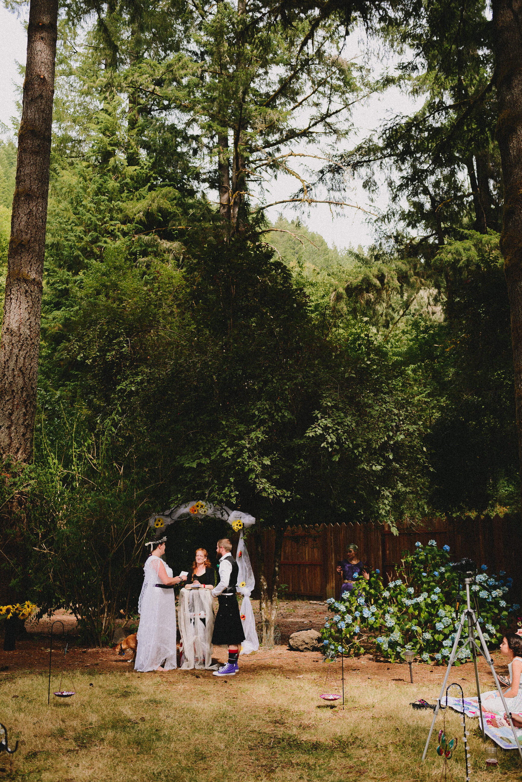 oregon-intimate-backyard-wedding-way-up-north-photography (629).jpg