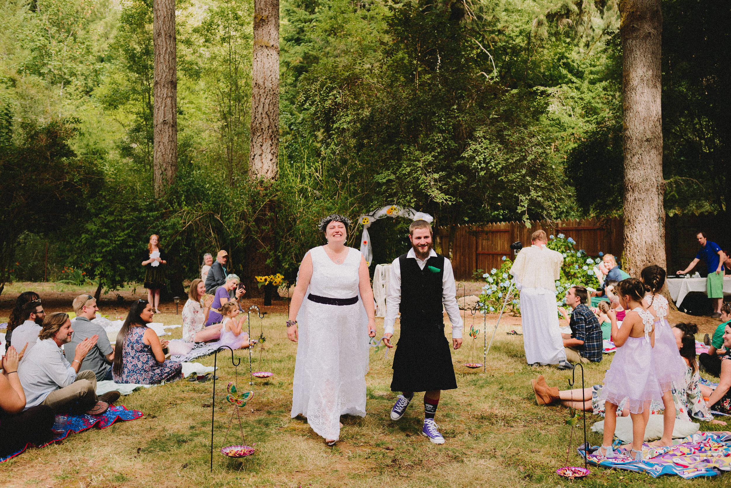 oregon-intimate-backyard-wedding-way-up-north-photography (737).jpg