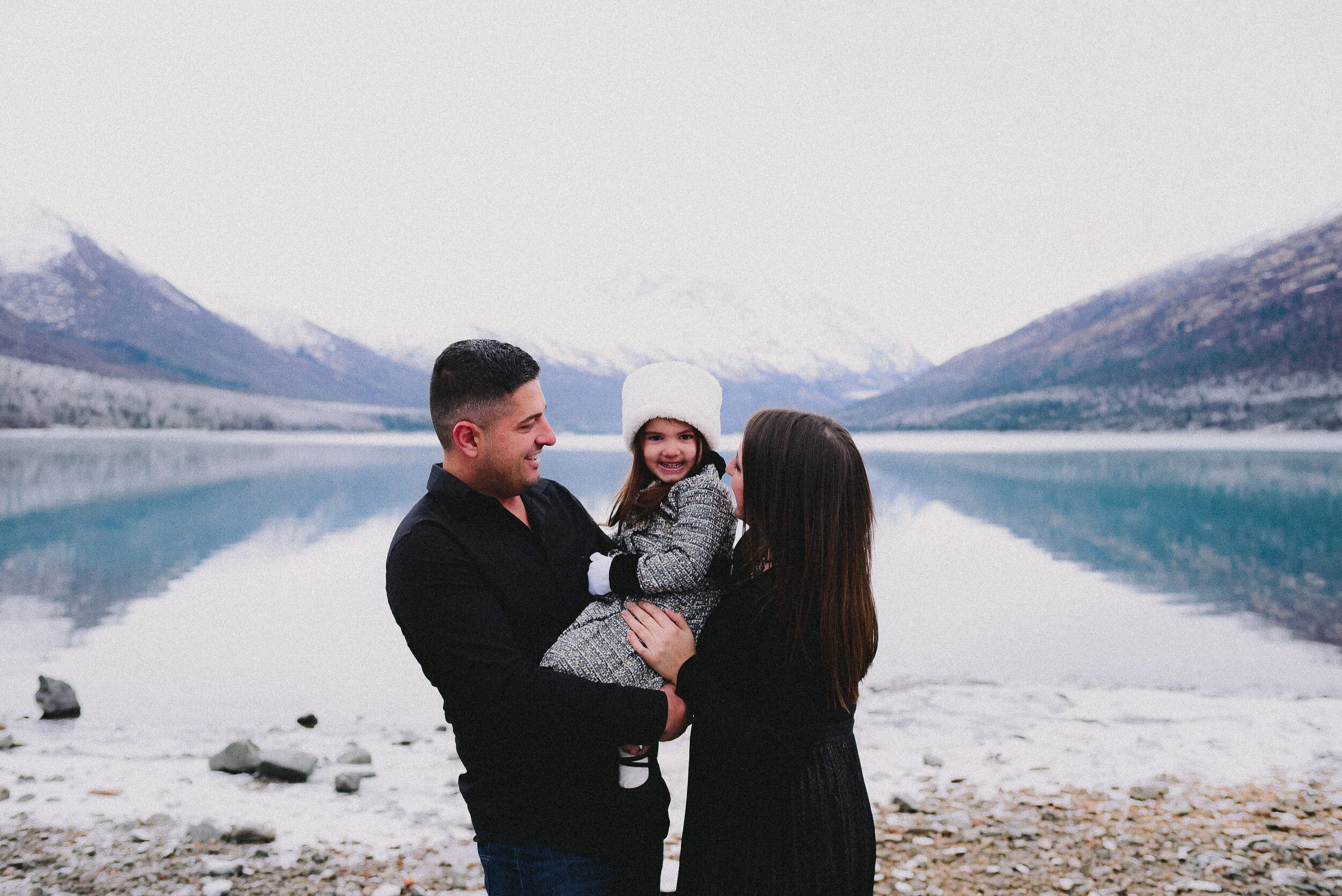 Woolverton | Eklutna Lake Snowy Family Session