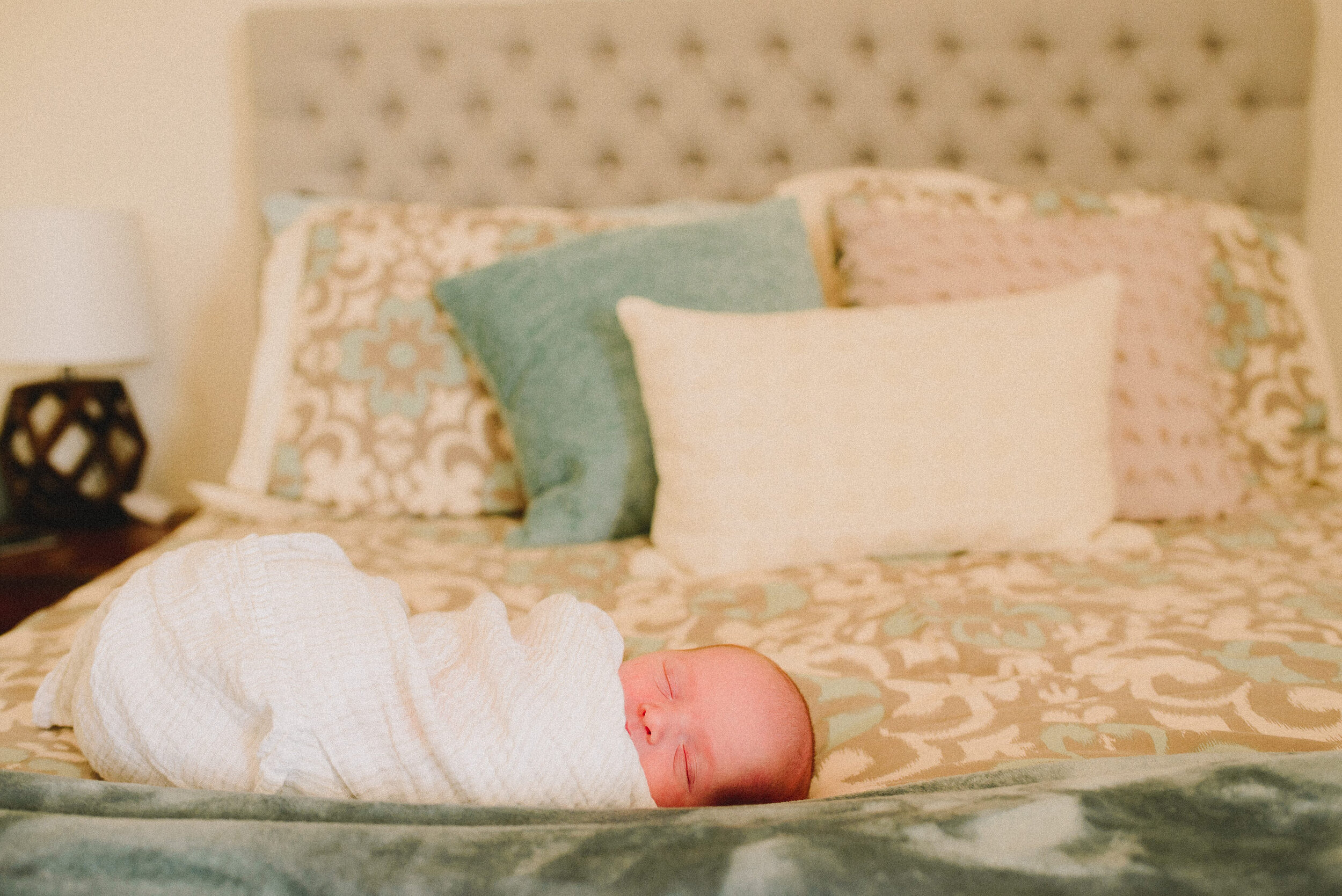 in-home-lifestyle-newborn-session-anchorage-alaska-photographer-way-up-north-photography (22).jpg