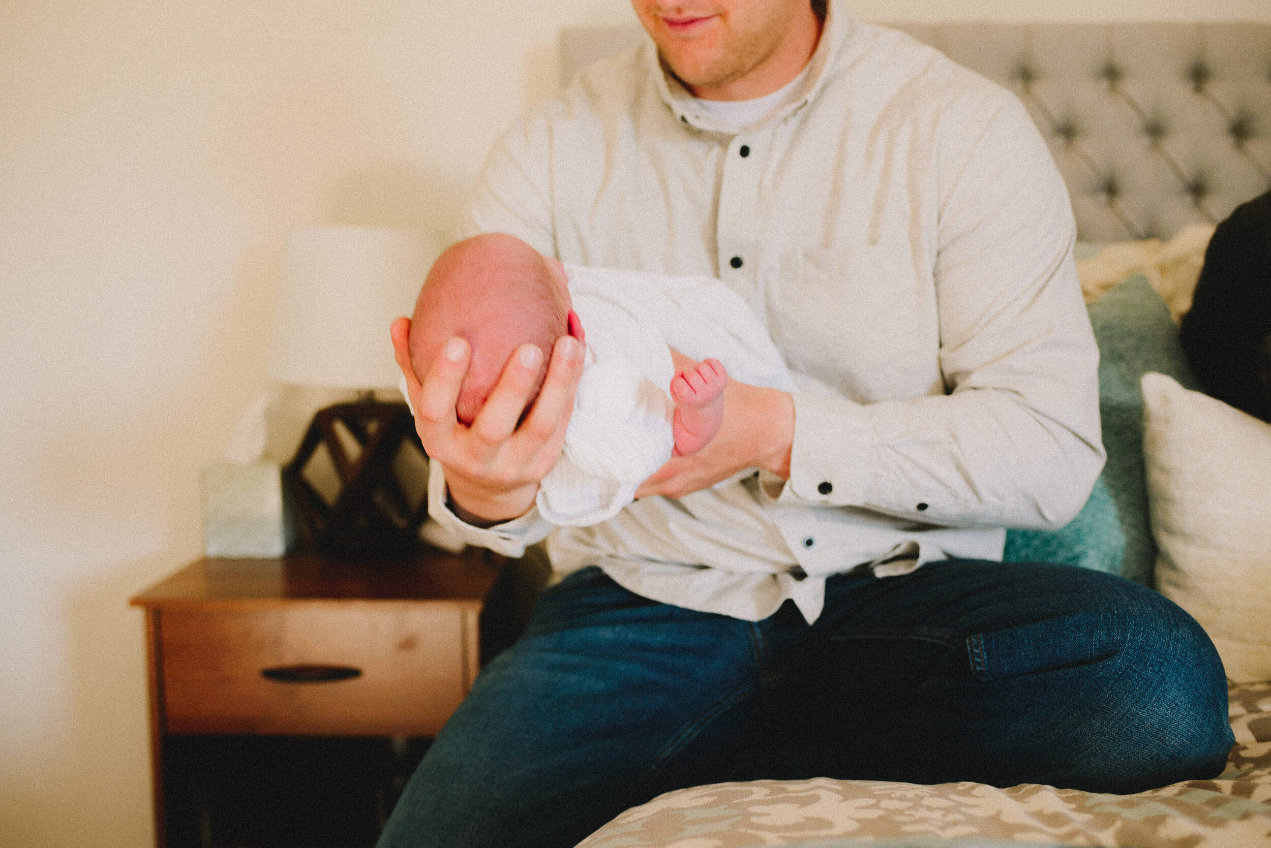 in-home-lifestyle-newborn-session-anchorage-alaska-photographer-way-up-north-photography (64).jpg