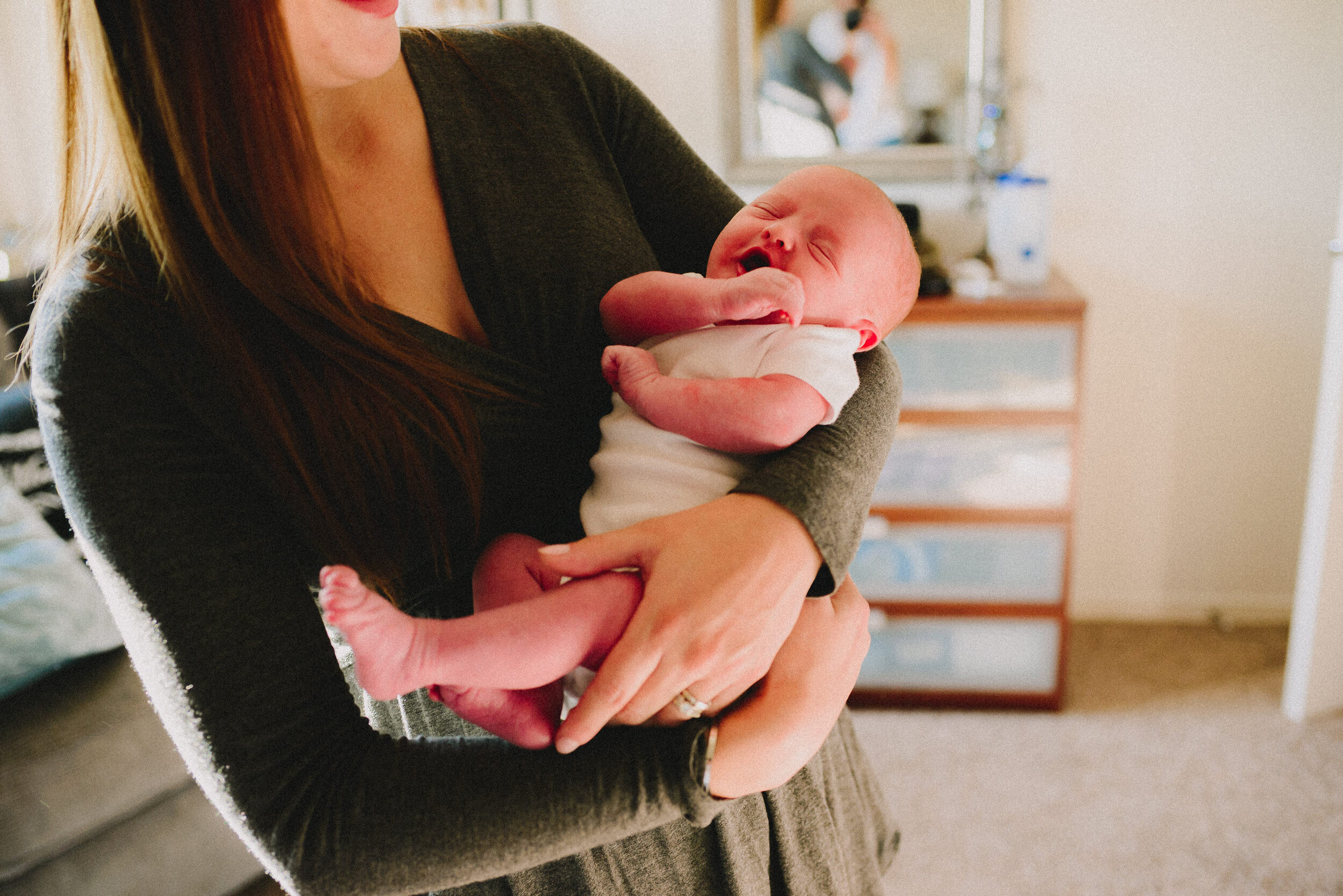 in-home-lifestyle-newborn-session-anchorage-alaska-photographer-way-up-north-photography (74).jpg