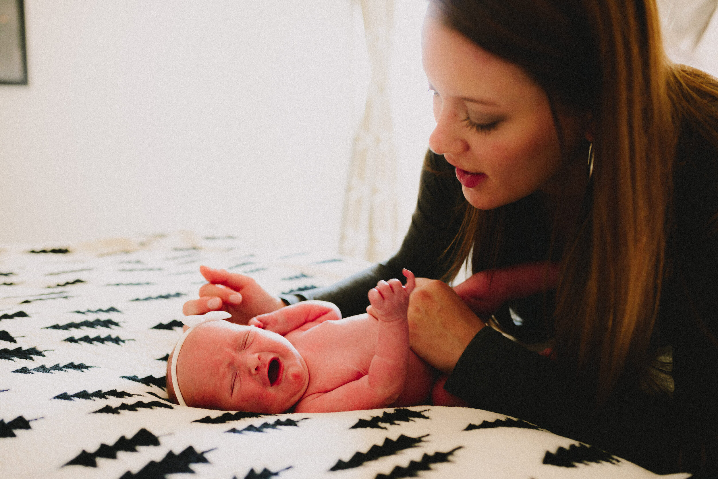 in-home-lifestyle-newborn-session-anchorage-alaska-photographer-way-up-north-photography (82).jpg