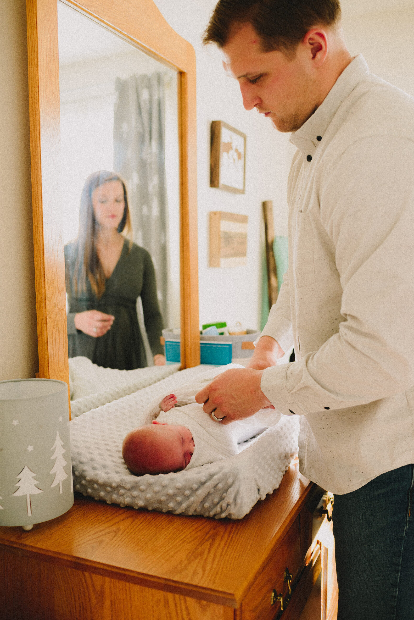 in-home-lifestyle-newborn-session-anchorage-alaska-photographer-way-up-north-photography (96).jpg