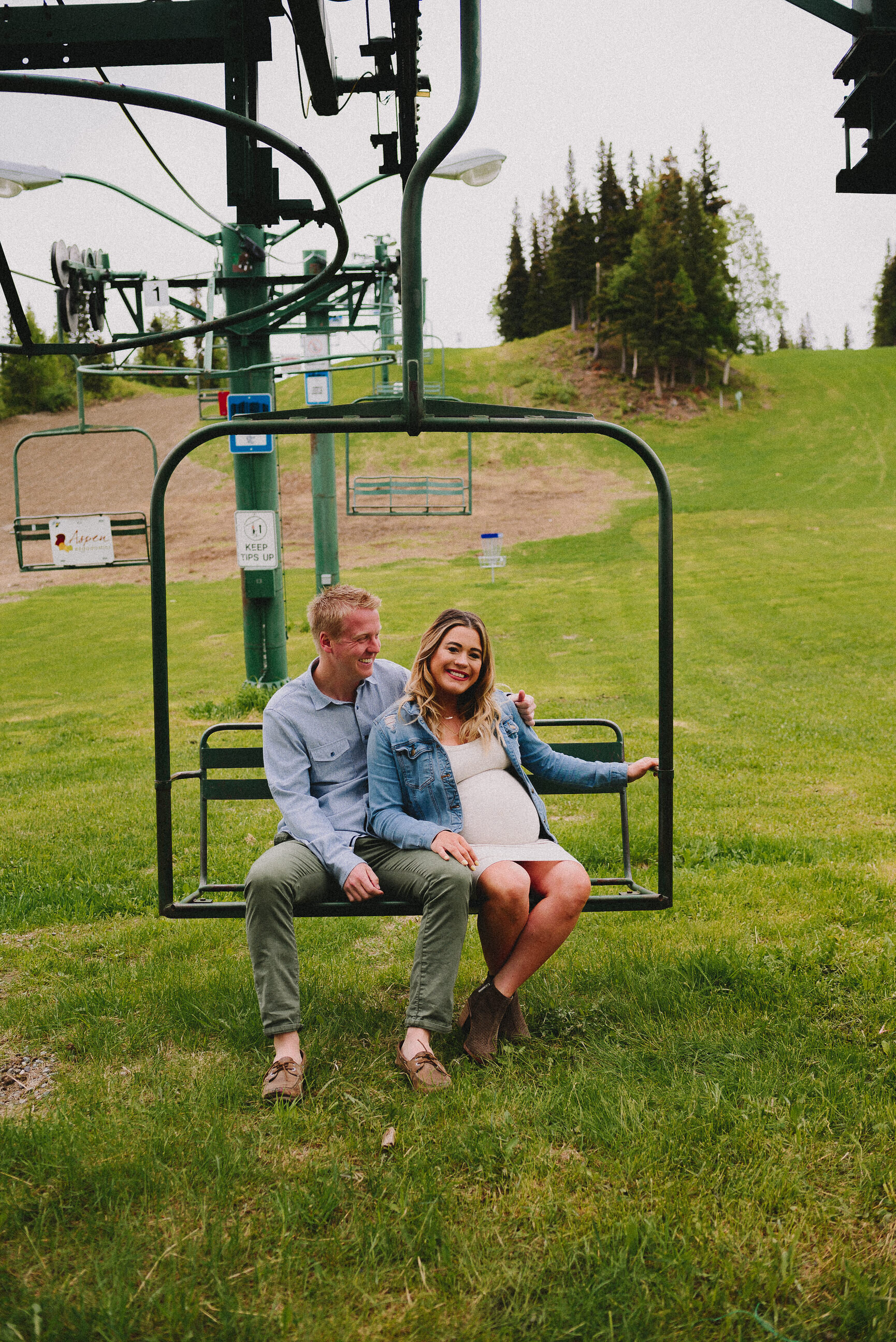 hilltop-ski-area-maternity-session-anchorage-alaska-photographer-way-up-north-photography (7).jpg