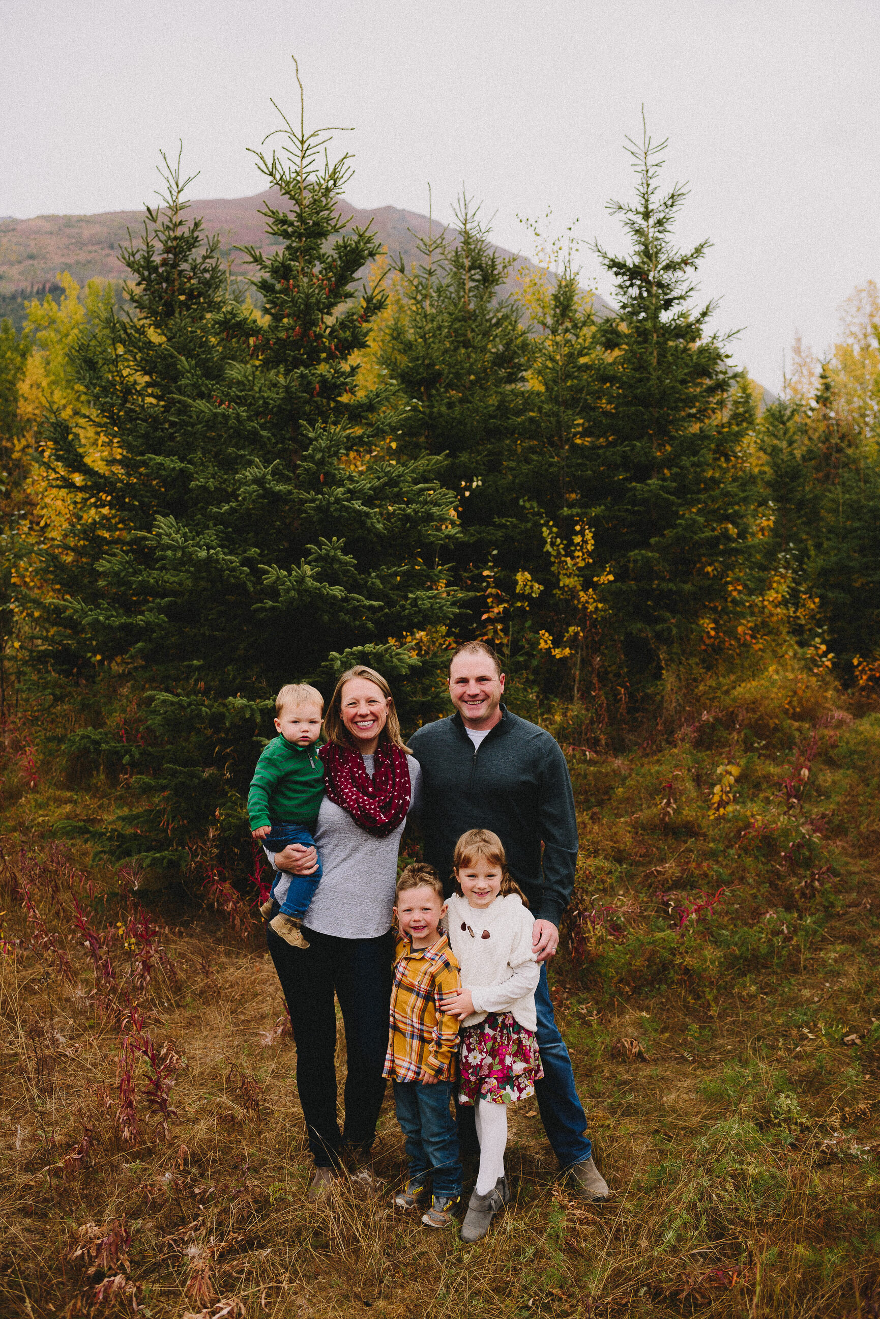 north-fork-eagle-river-fall-family-session-alaska-photographer-way-up-north-photography (1).jpg