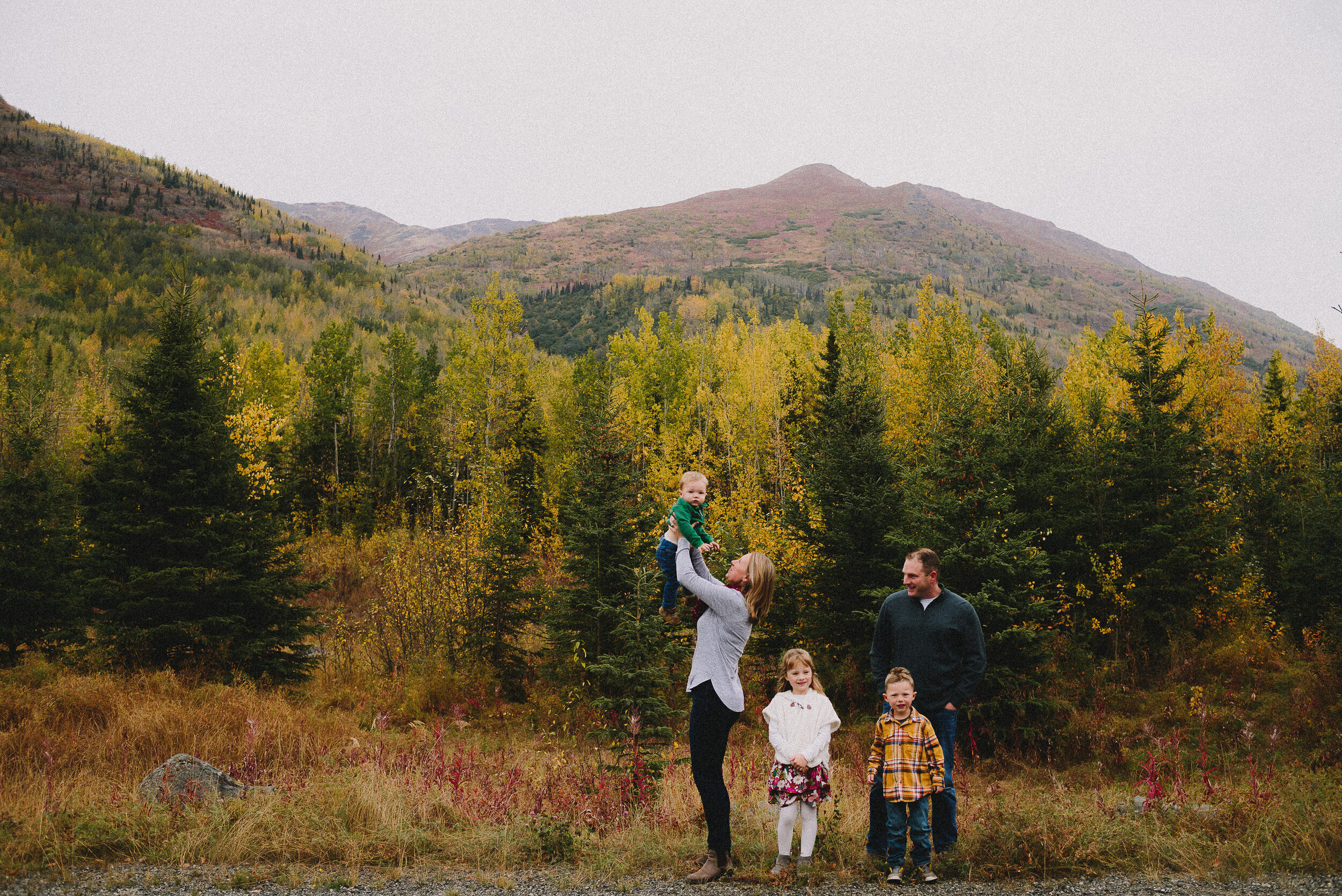 north-fork-eagle-river-fall-family-session-alaska-photographer-way-up-north-photography (21).jpg