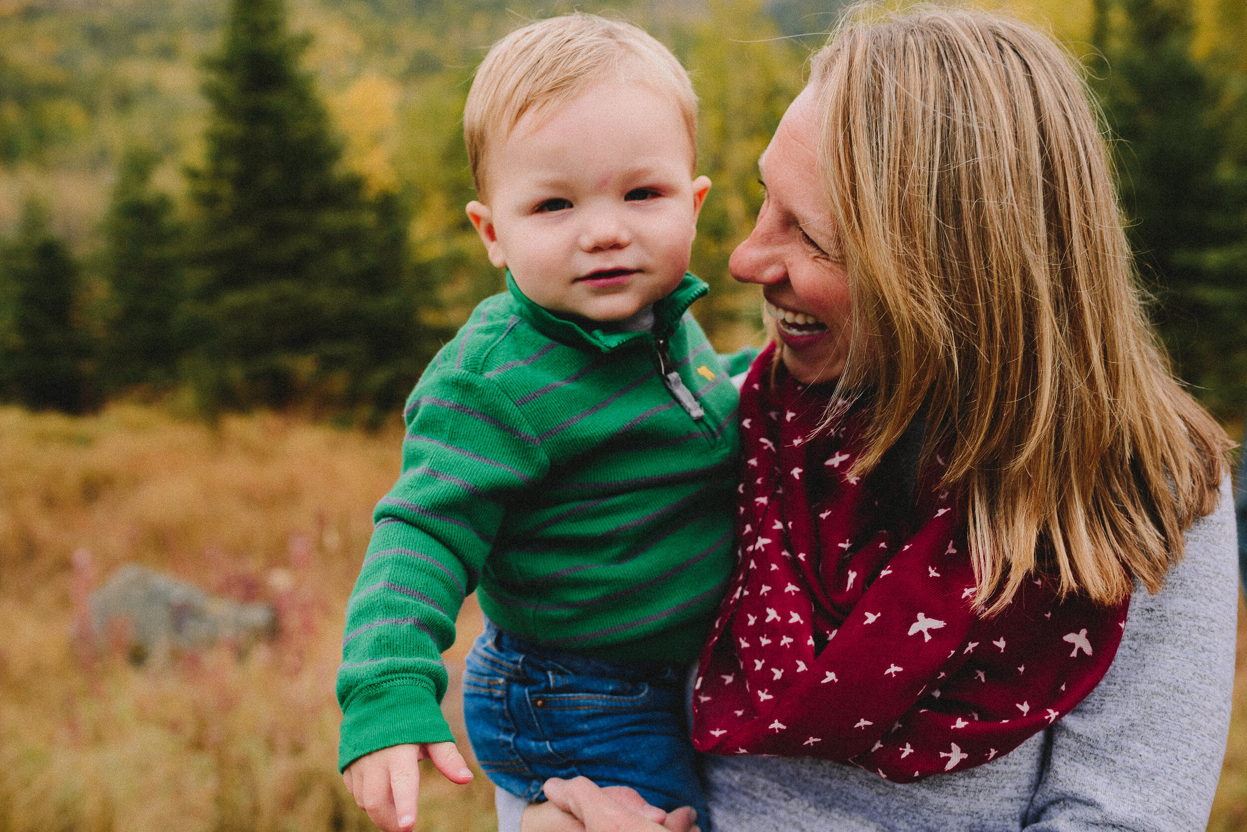 north-fork-eagle-river-fall-family-session-alaska-photographer-way-up-north-photography (32).jpg