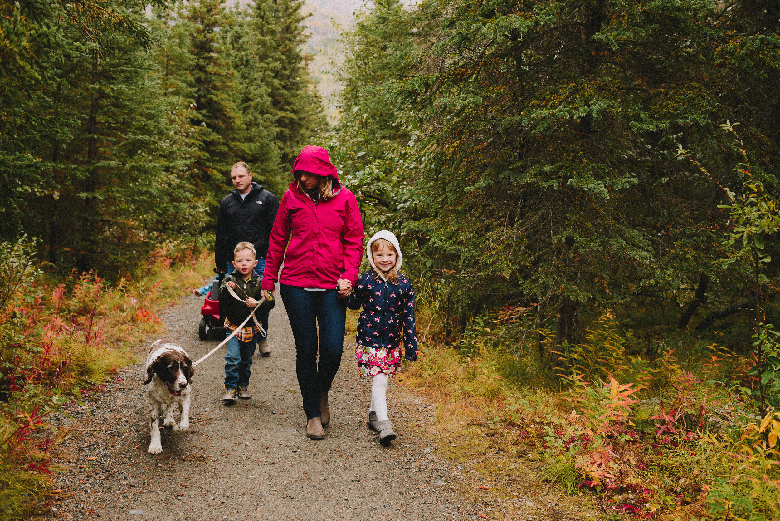 north-fork-eagle-river-fall-family-session-alaska-photographer-way-up-north-photography (74).jpg