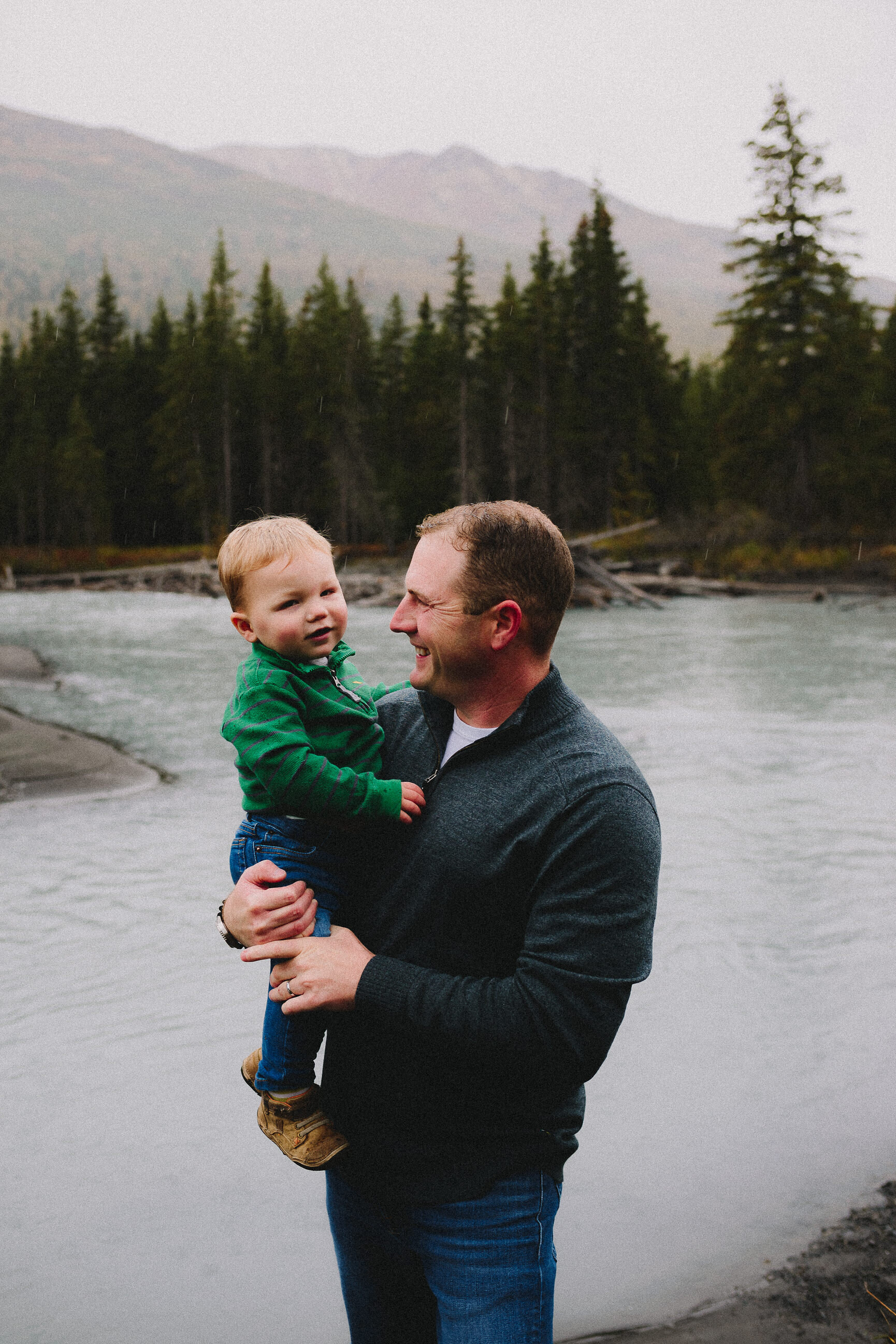 north-fork-eagle-river-fall-family-session-alaska-photographer-way-up-north-photography (155).jpg