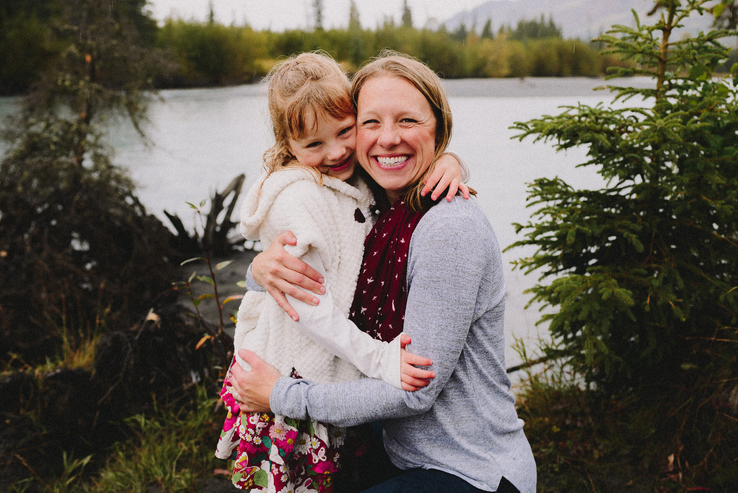 north-fork-eagle-river-fall-family-session-alaska-photographer-way-up-north-photography (172).jpg