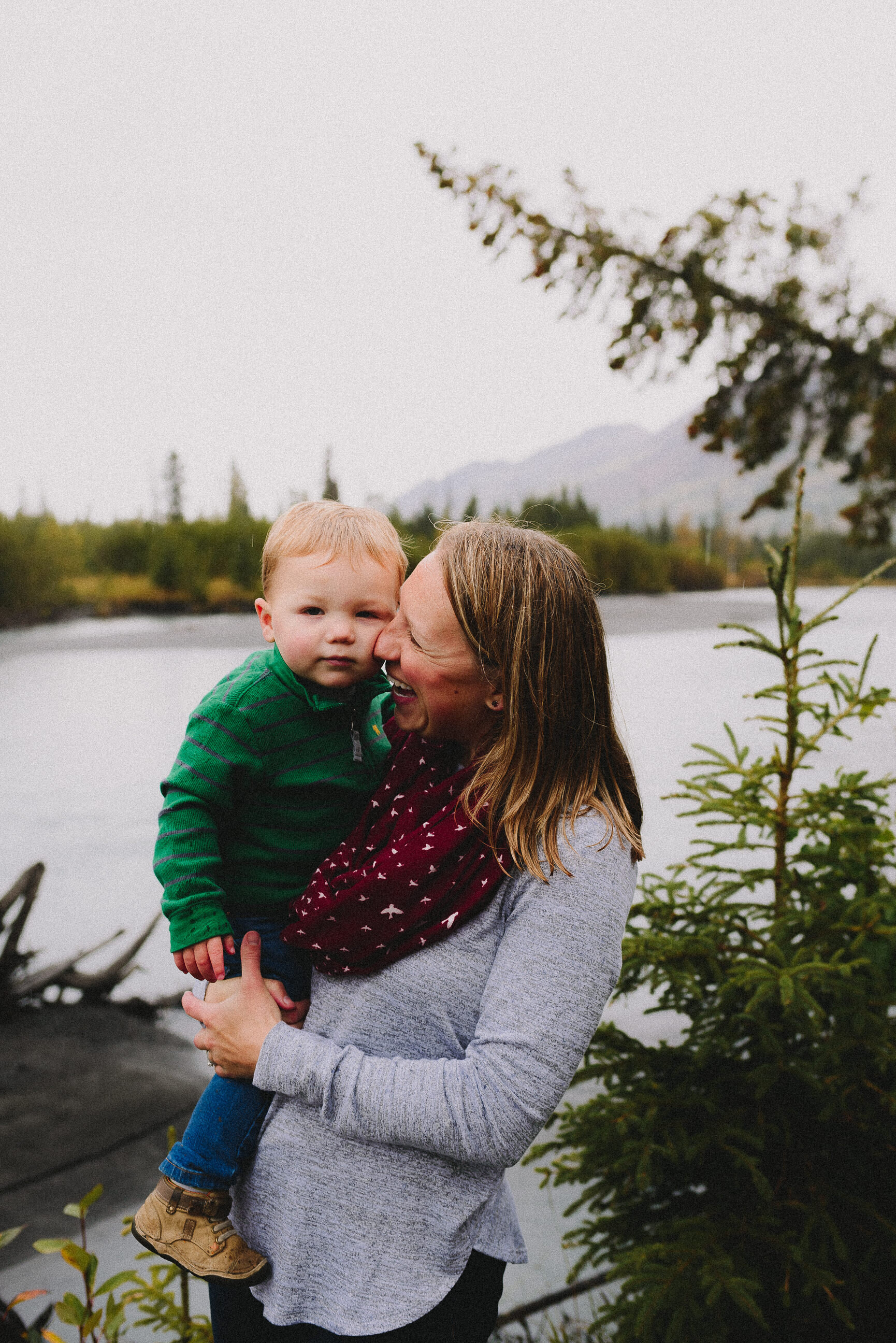 north-fork-eagle-river-fall-family-session-alaska-photographer-way-up-north-photography (177).jpg
