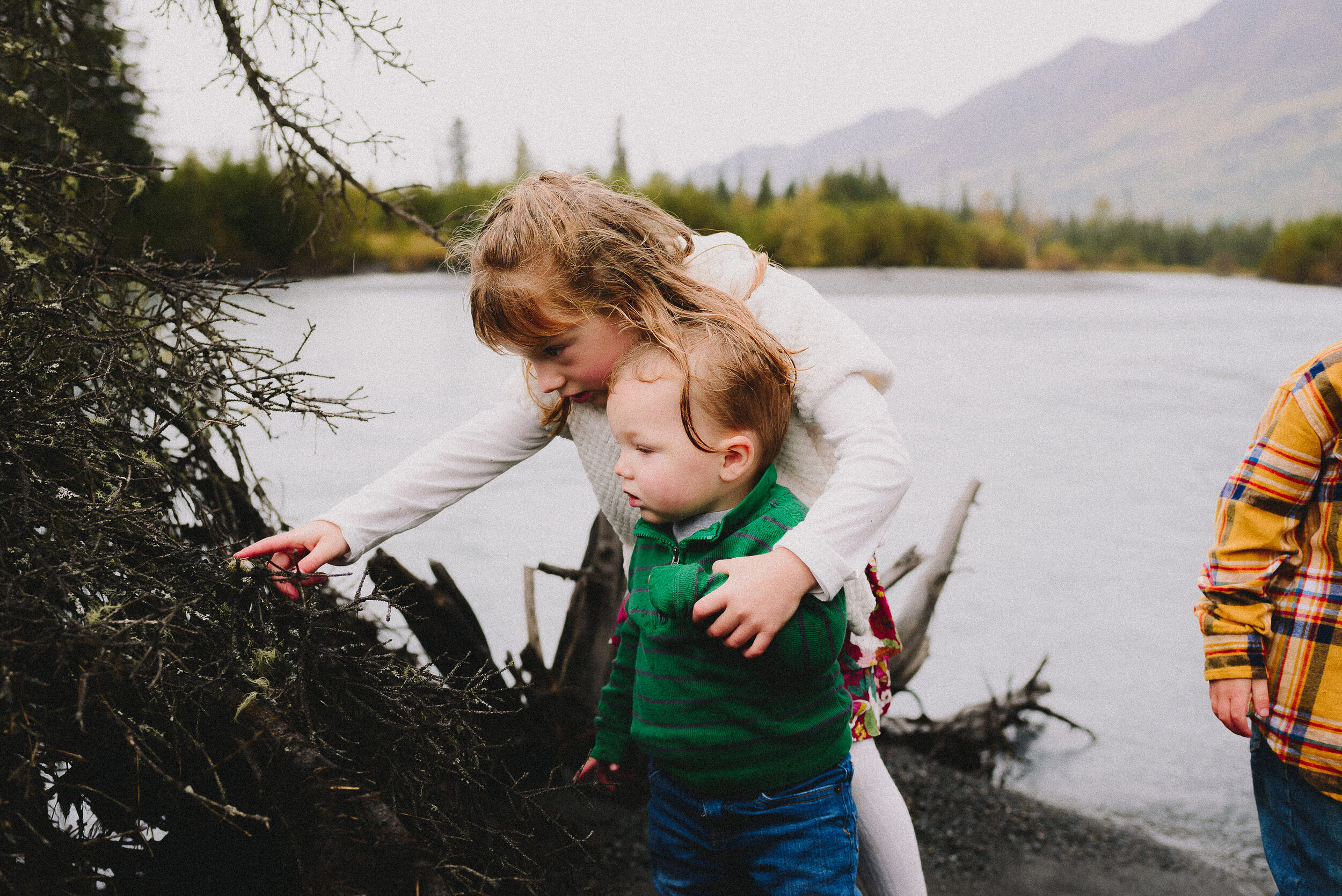 north-fork-eagle-river-fall-family-session-alaska-photographer-way-up-north-photography (248).jpg