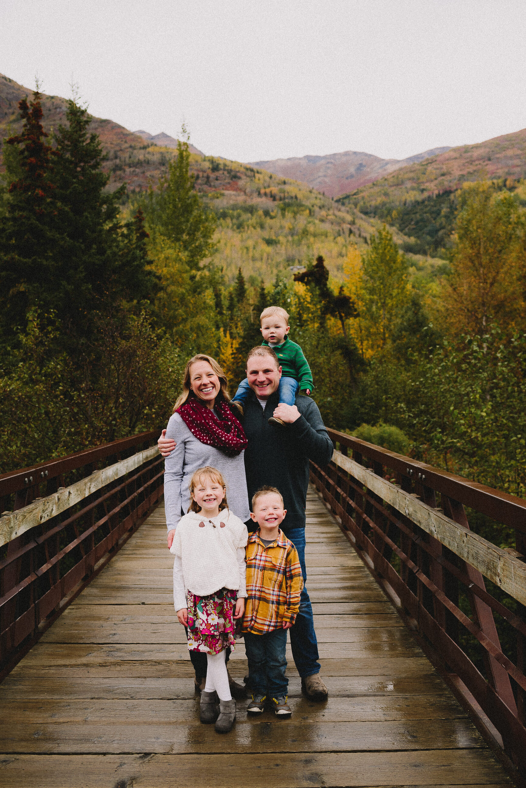 north-fork-eagle-river-fall-family-session-alaska-photographer-way-up-north-photography (424).jpg