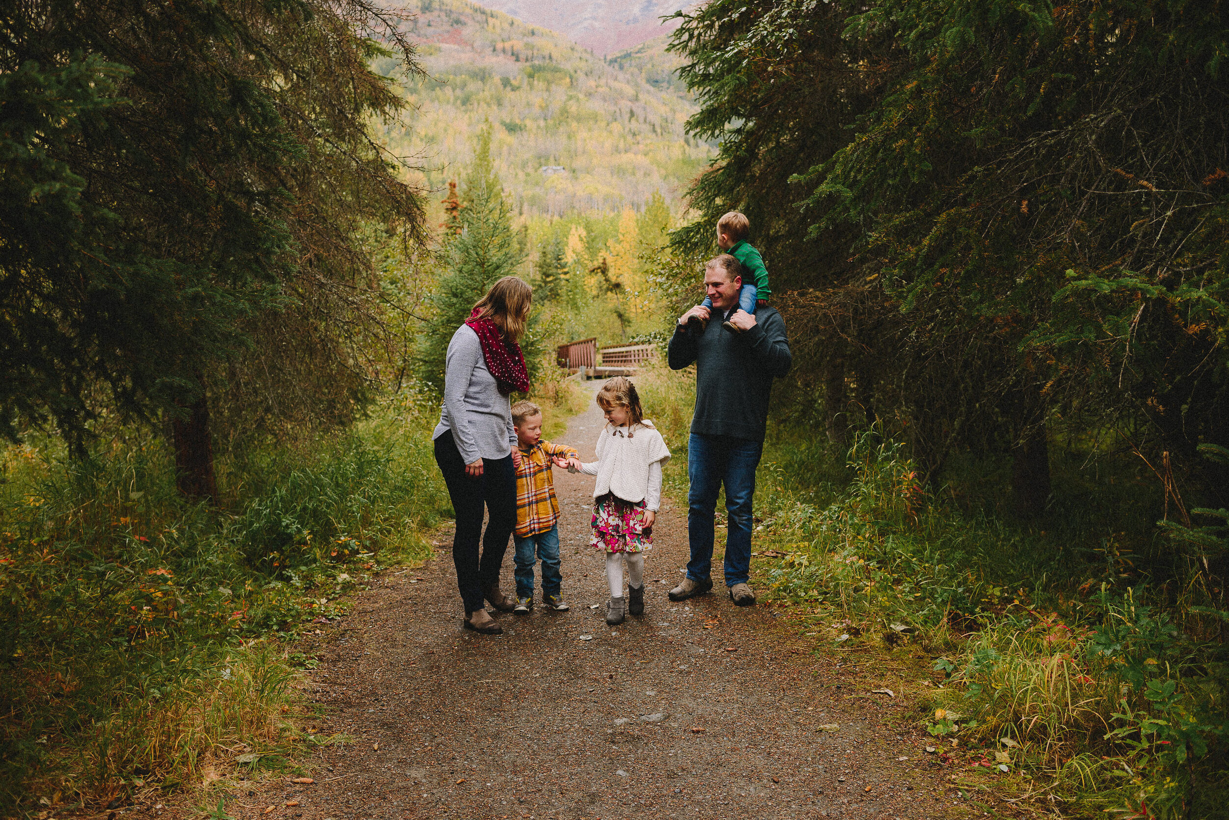 north-fork-eagle-river-fall-family-session-alaska-photographer-way-up-north-photography (413).jpg