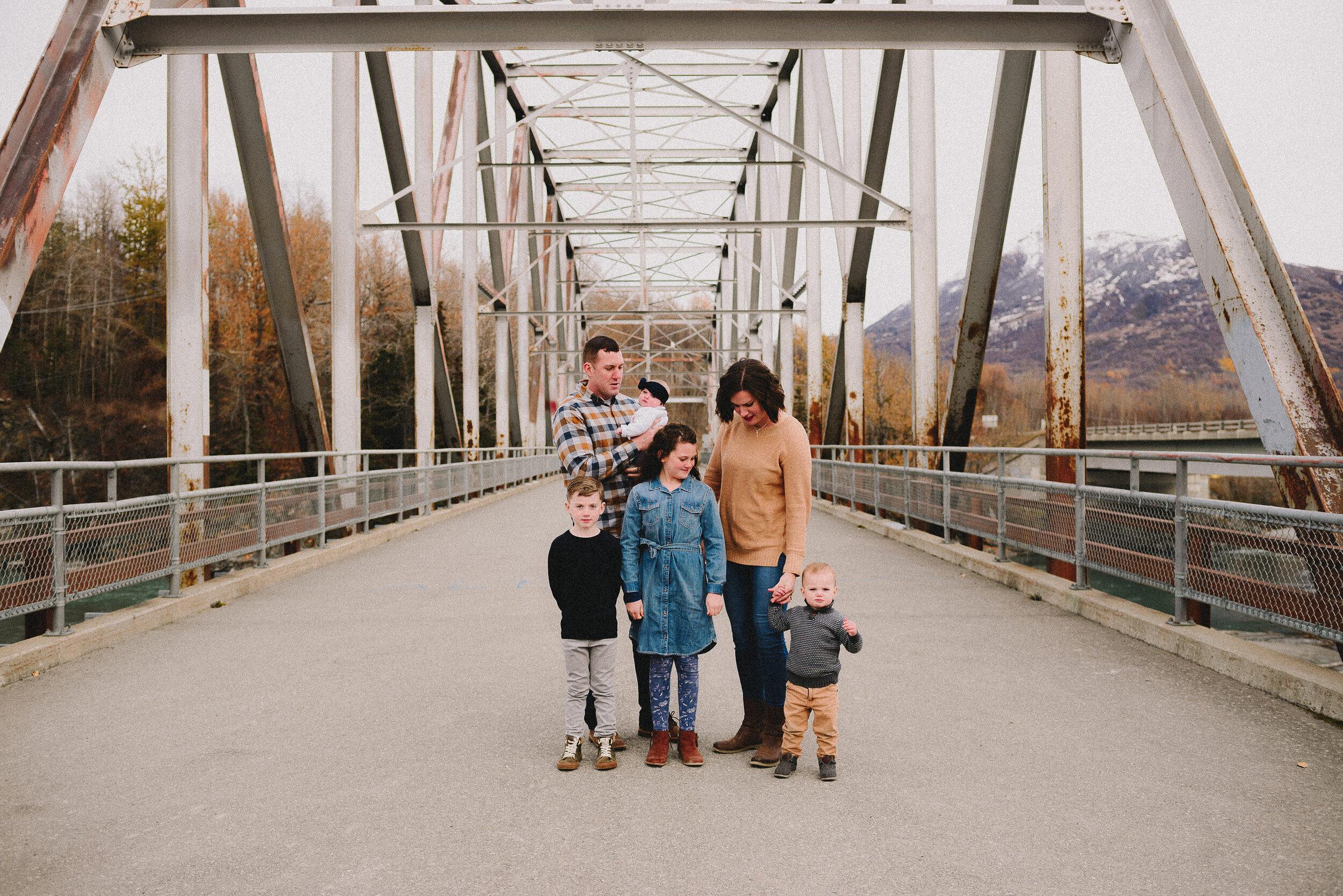 old-matanuska-bridge-palmer-alaska-family-session-way-up-north-photography (1).jpg