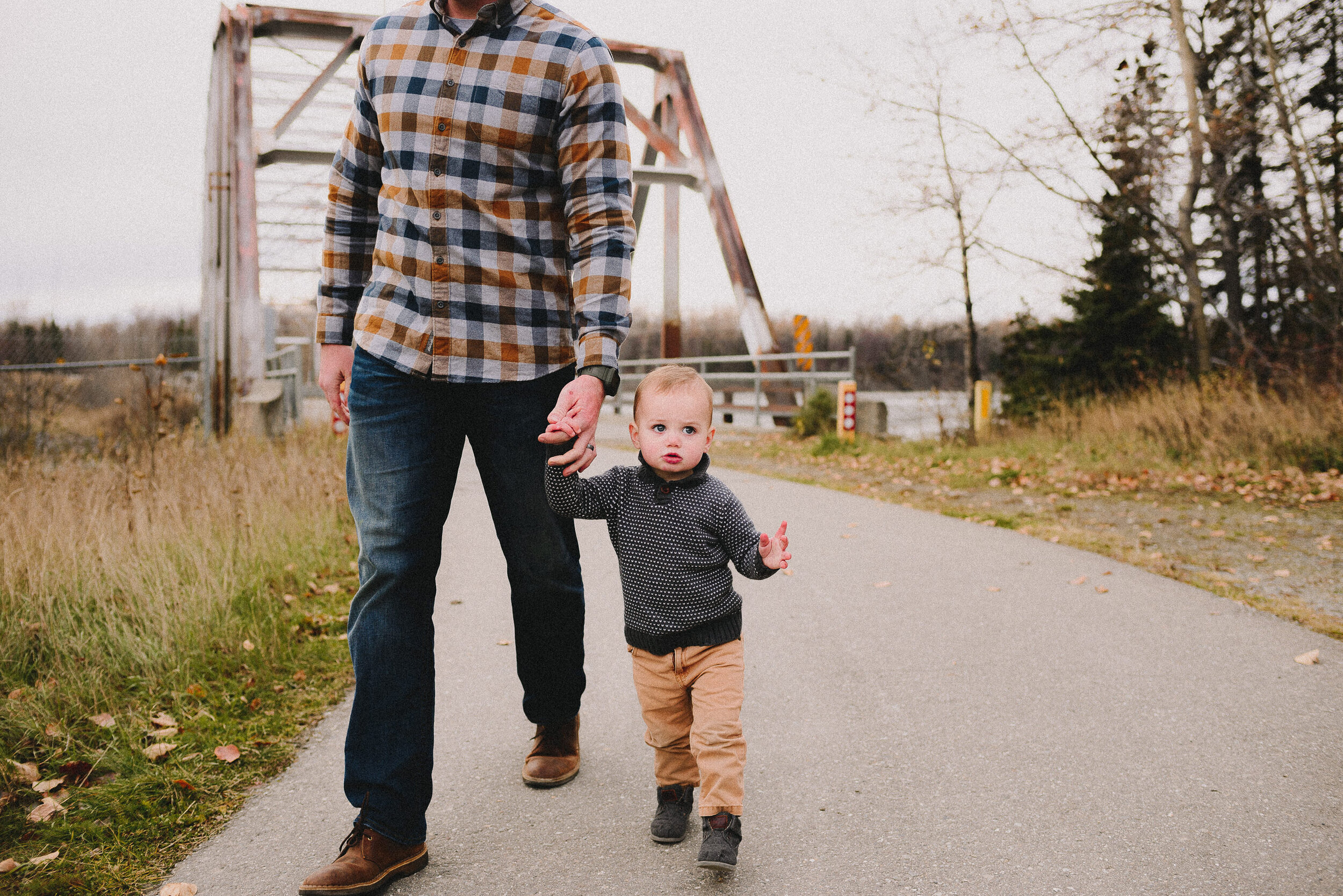 old-matanuska-bridge-palmer-alaska-family-session-way-up-north-photography (102).jpg