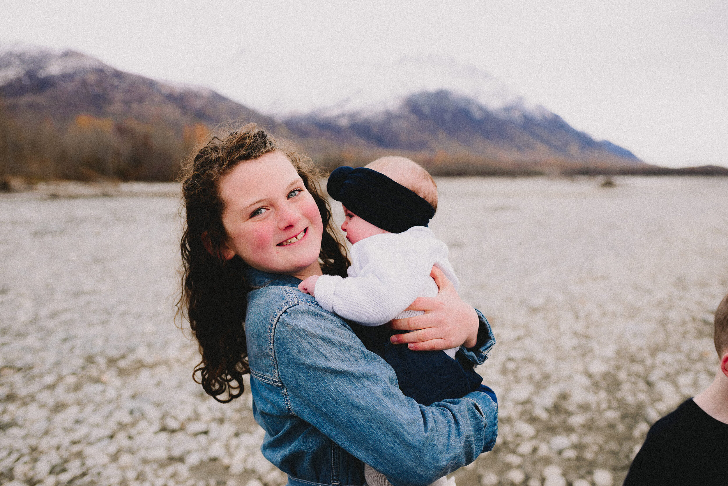 old-matanuska-bridge-palmer-alaska-family-session-way-up-north-photography (215).jpg