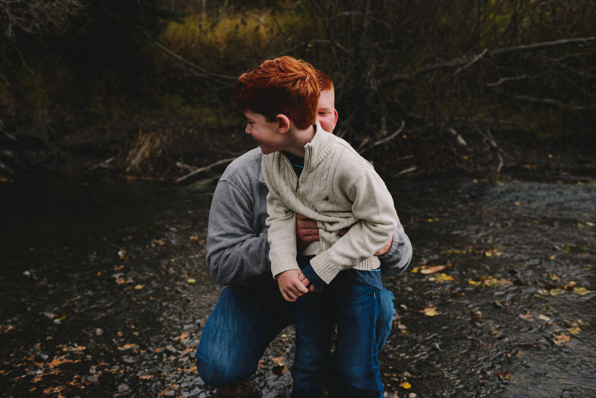 north-fork-eagle-river-fall-family-session-alaska-photographer-way-up-north-photography (41).jpg