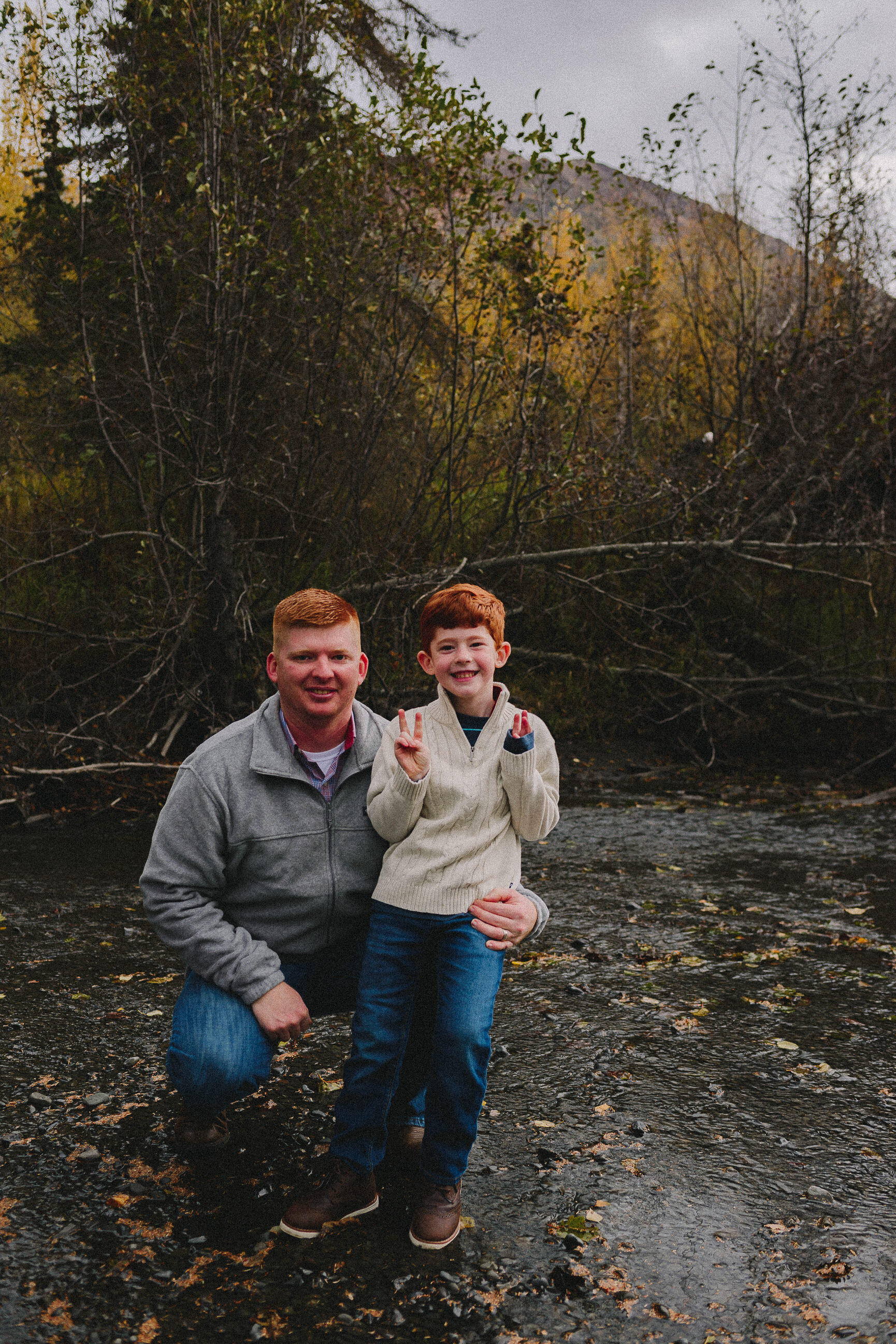 north-fork-eagle-river-fall-family-session-alaska-photographer-way-up-north-photography (38).jpg