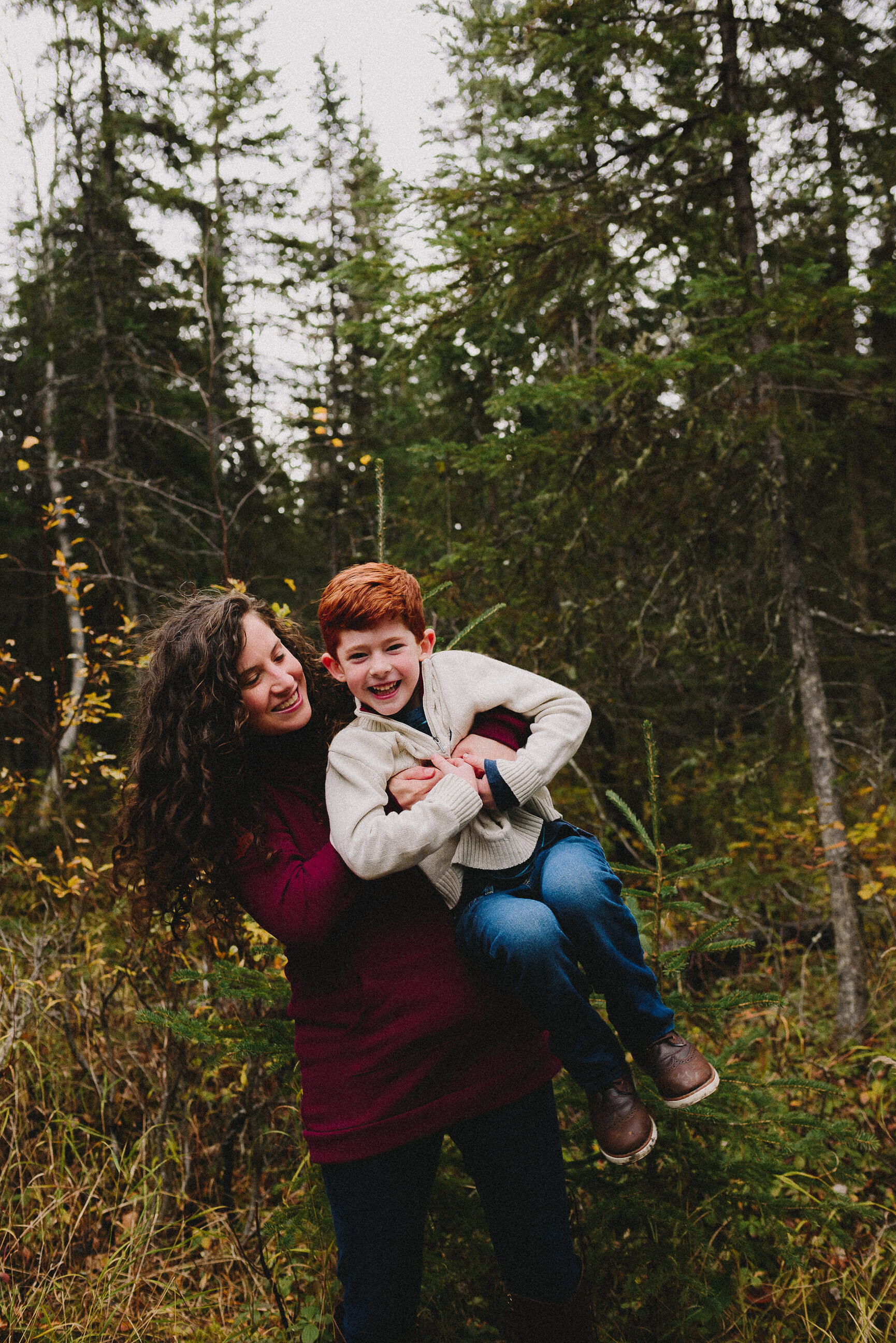 north-fork-eagle-river-fall-family-session-alaska-photographer-way-up-north-photography (124).jpg