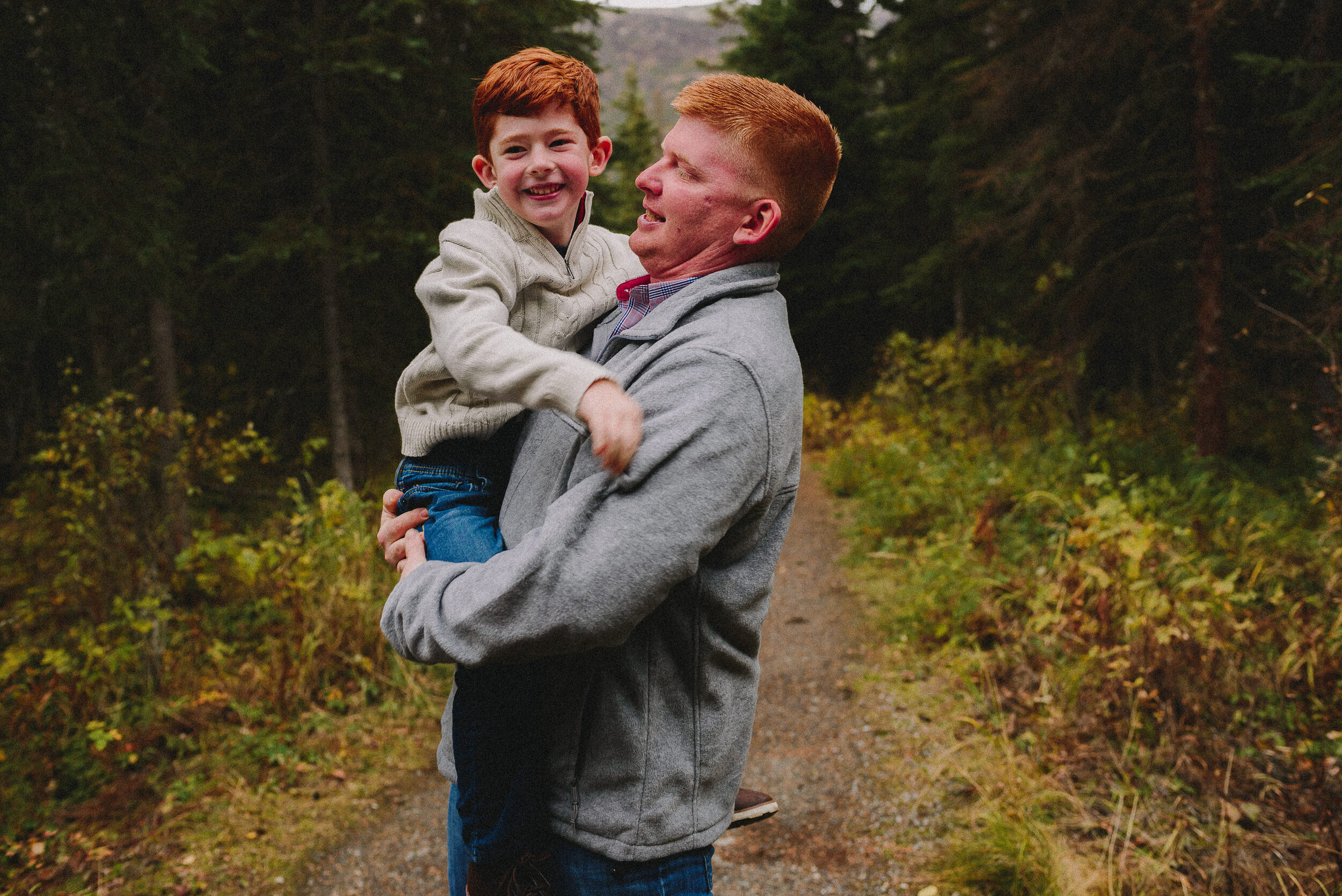 north-fork-eagle-river-fall-family-session-alaska-photographer-way-up-north-photography (165).jpg