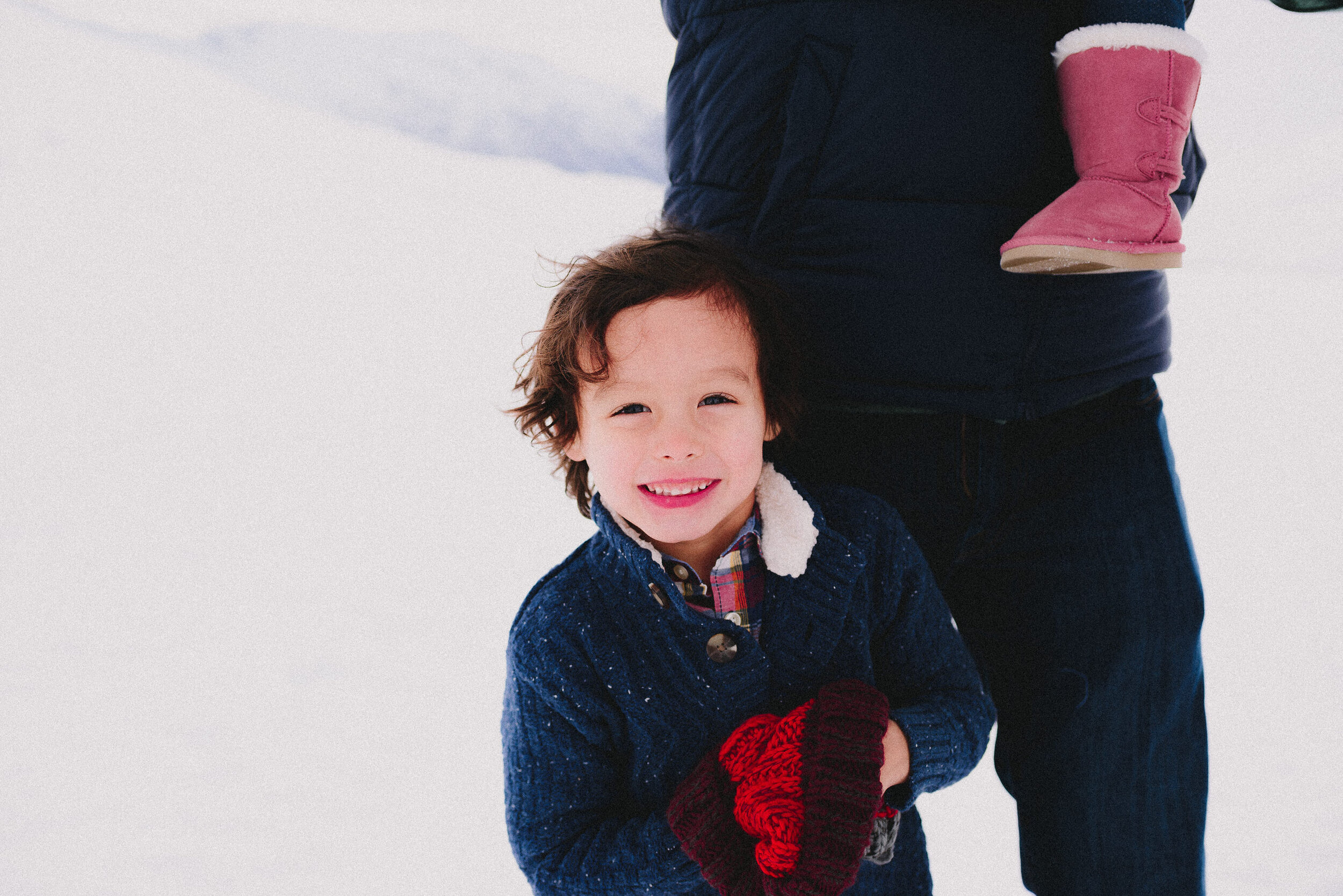 hatcher-pass-lodge-winter-family-session-alaska-photographer-way-up-north-photography (36).jpg