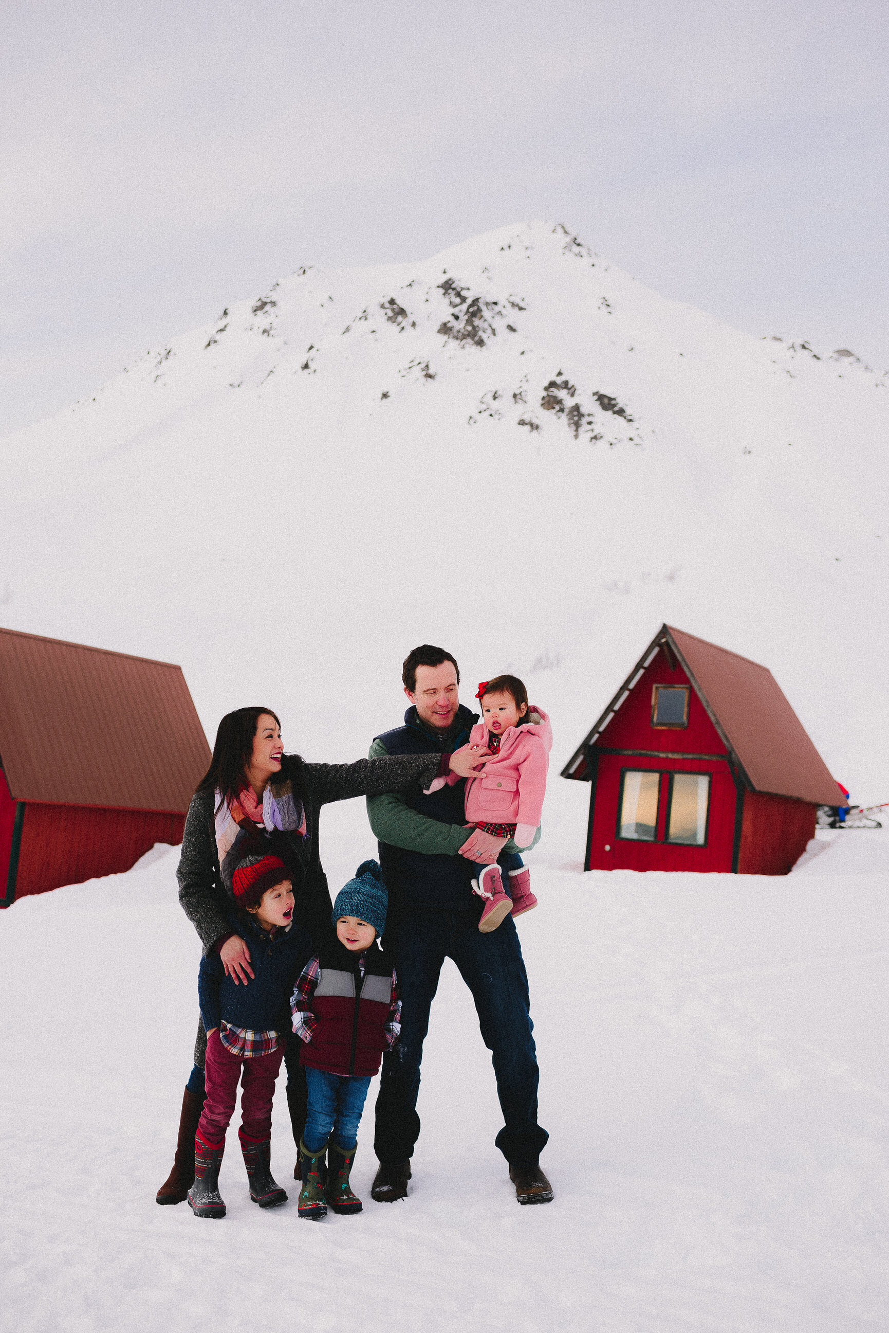 hatcher-pass-lodge-winter-family-session-alaska-photographer-way-up-north-photography (54).jpg