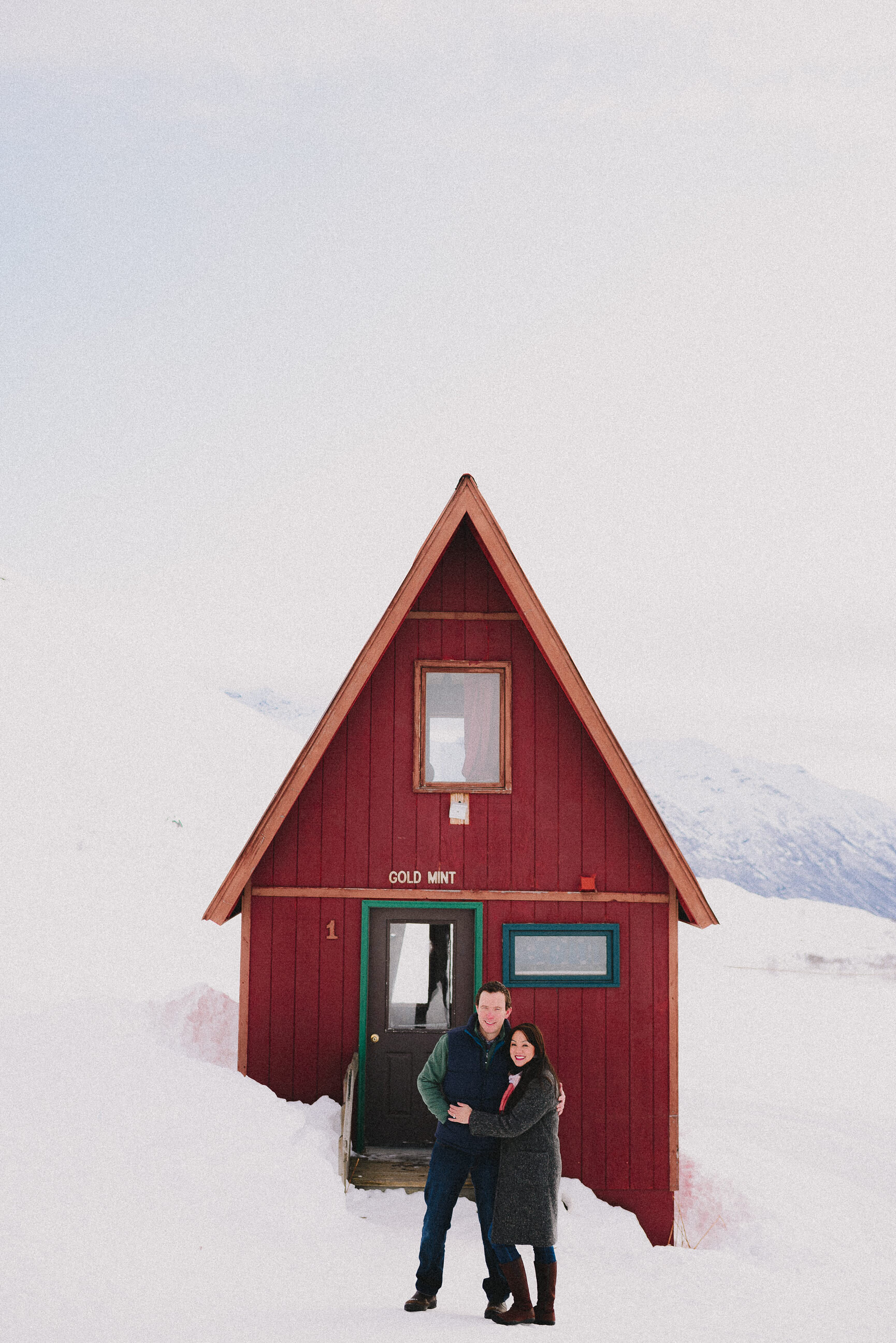 hatcher-pass-lodge-winter-family-session-alaska-photographer-way-up-north-photography (226).jpg