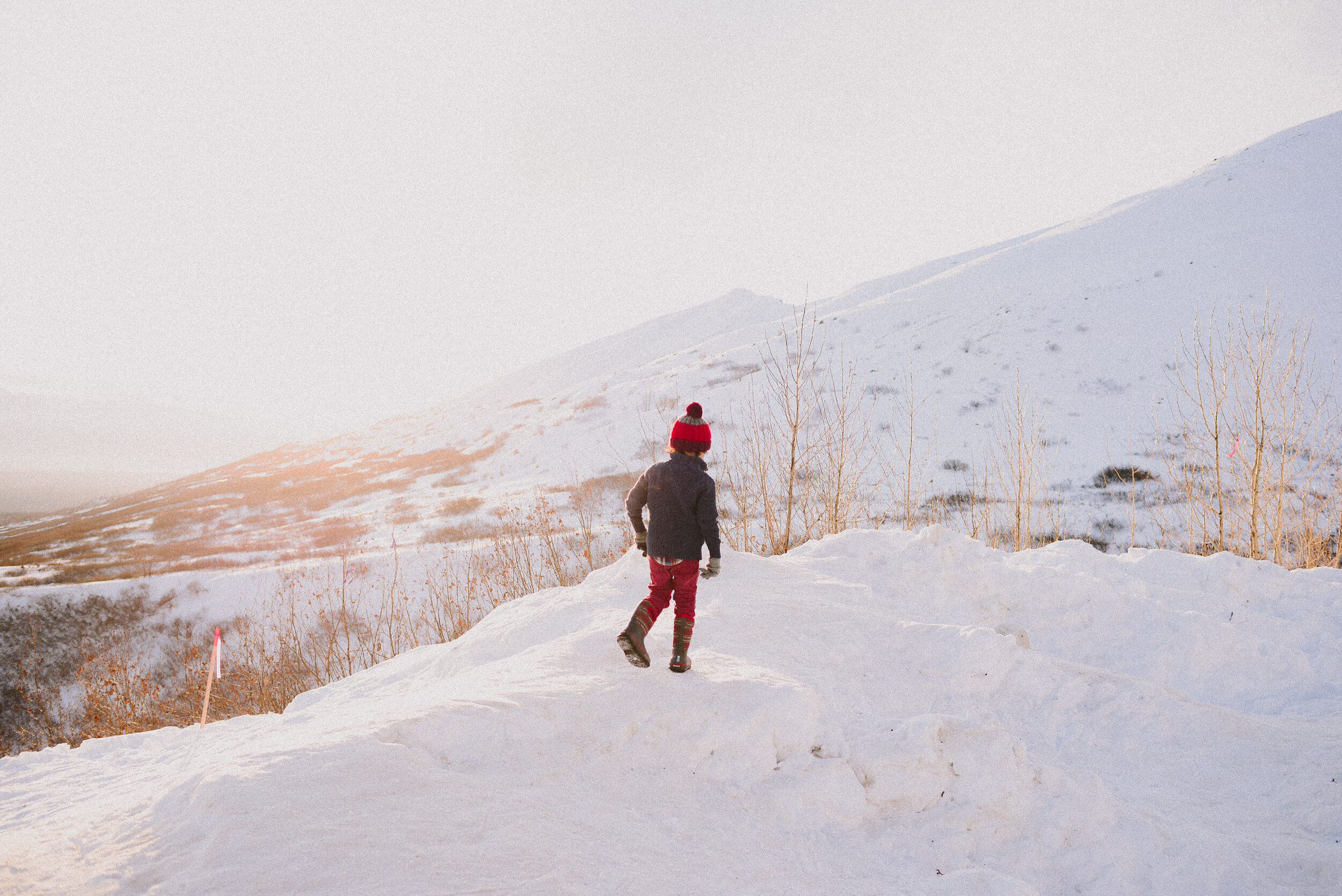 hatcher-pass-lodge-winter-family-session-alaska-photographer-way-up-north-photography (440).jpg
