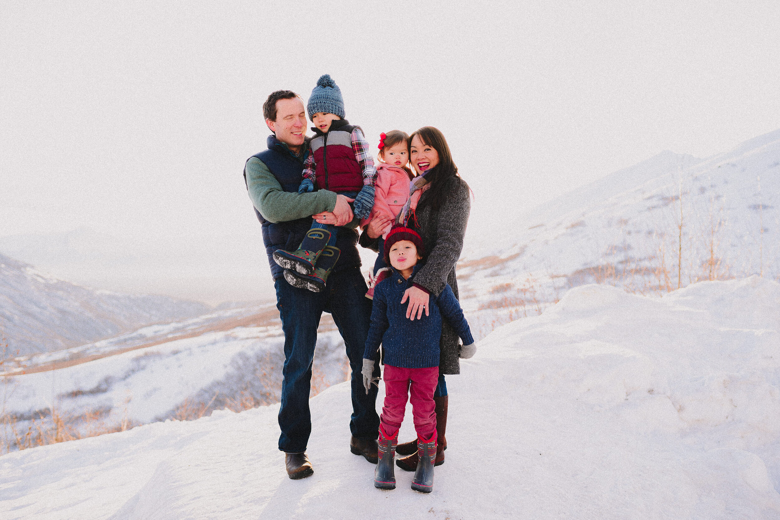 hatcher-pass-lodge-winter-family-session-alaska-photographer-way-up-north-photography (504).jpg