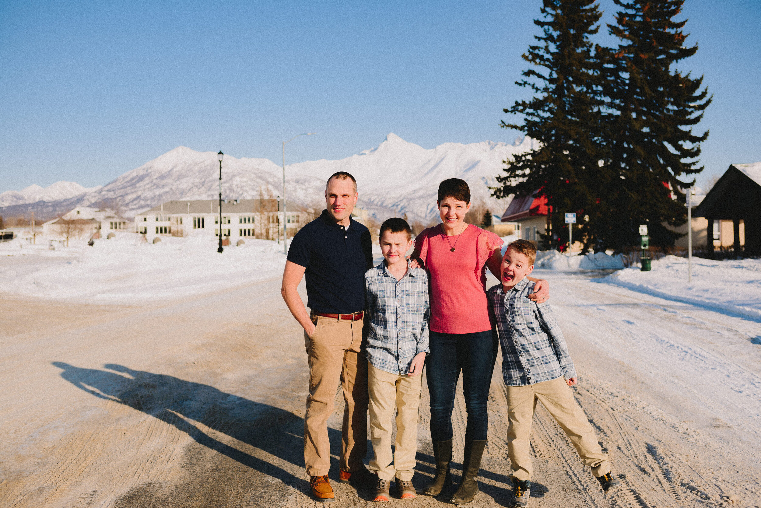 downtown-palmer-alaska-family-session-alaska-photographer-way-up-north-photography (1).jpg