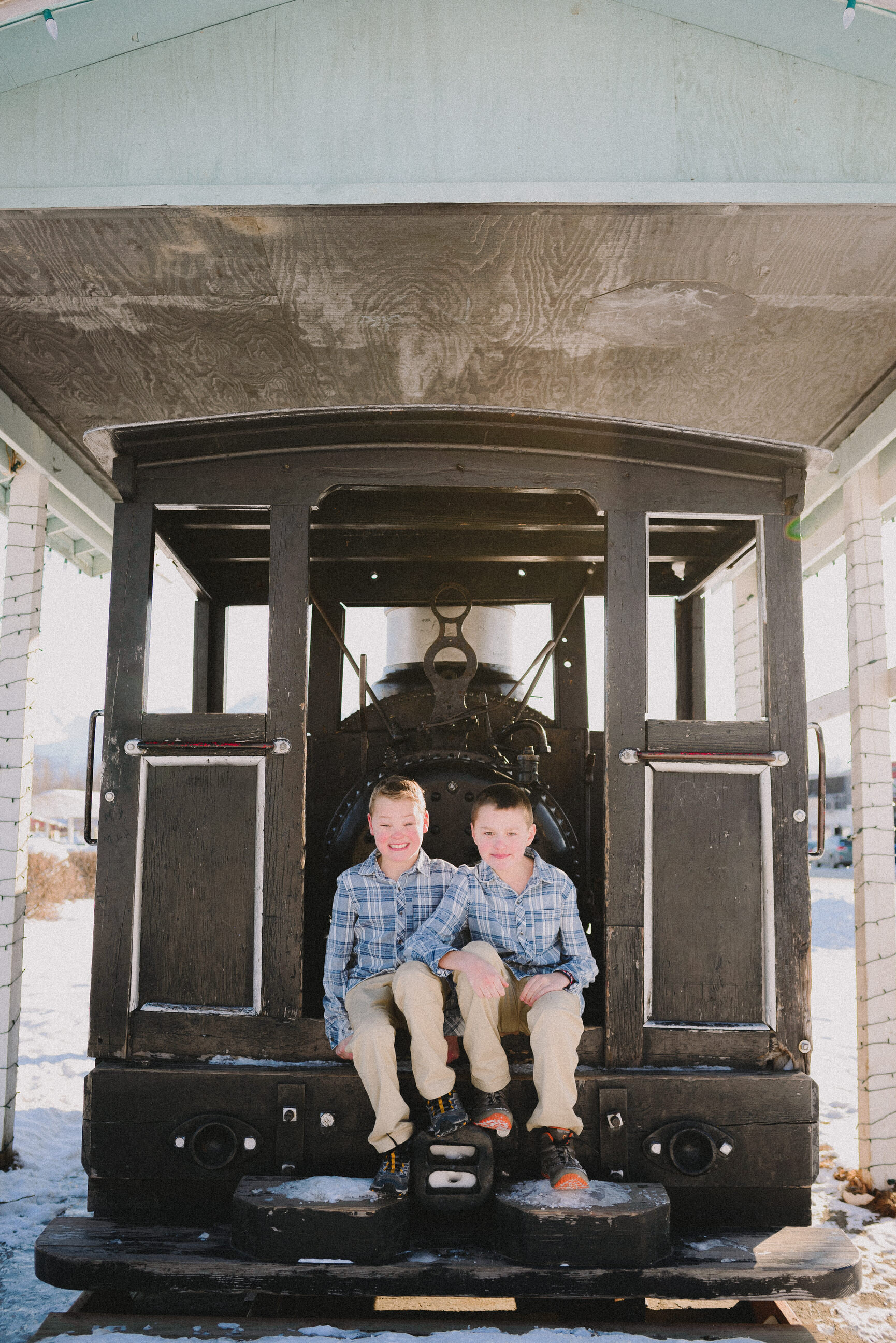 downtown-palmer-alaska-family-session-alaska-photographer-way-up-north-photography (32).jpg