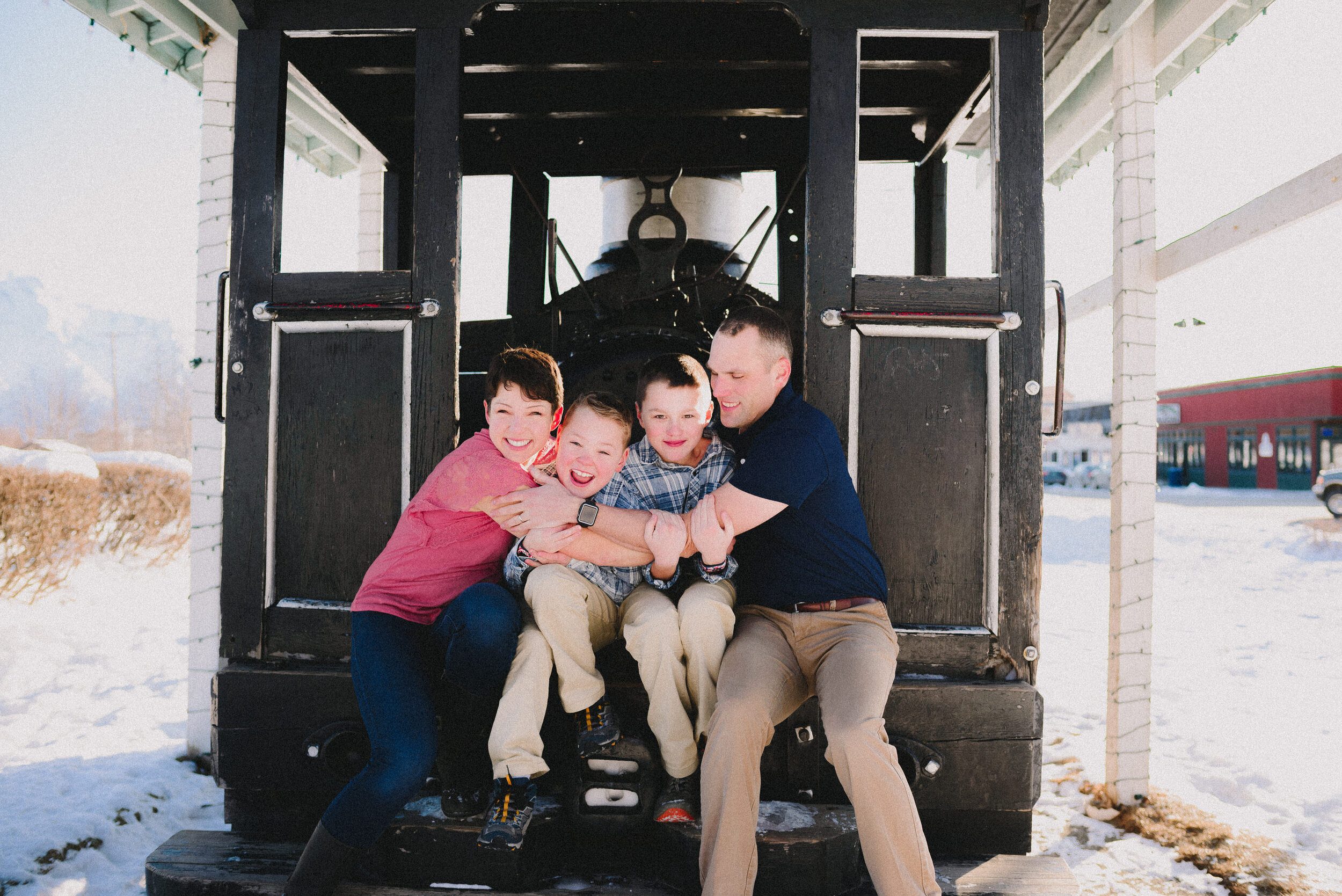 downtown-palmer-alaska-family-session-alaska-photographer-way-up-north-photography (38).jpg