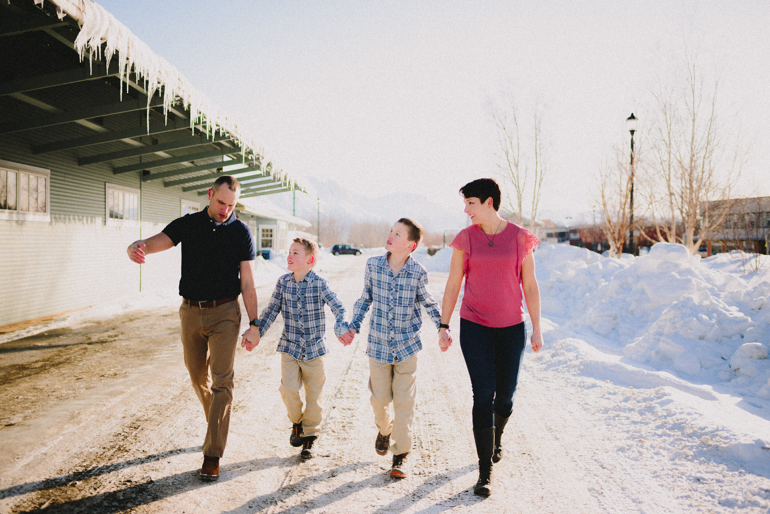 downtown-palmer-alaska-family-session-alaska-photographer-way-up-north-photography (66).jpg