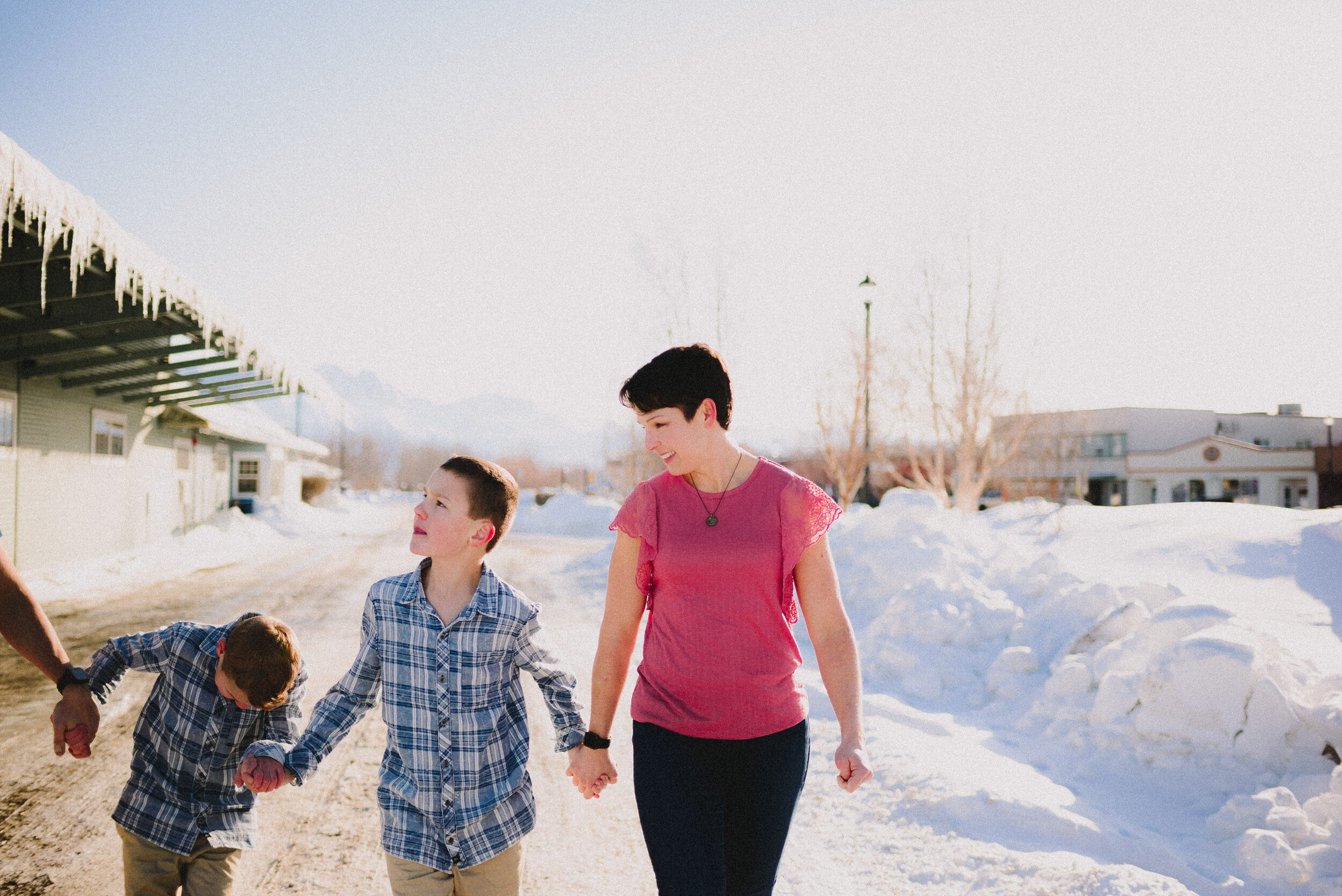 downtown-palmer-alaska-family-session-alaska-photographer-way-up-north-photography (69).jpg