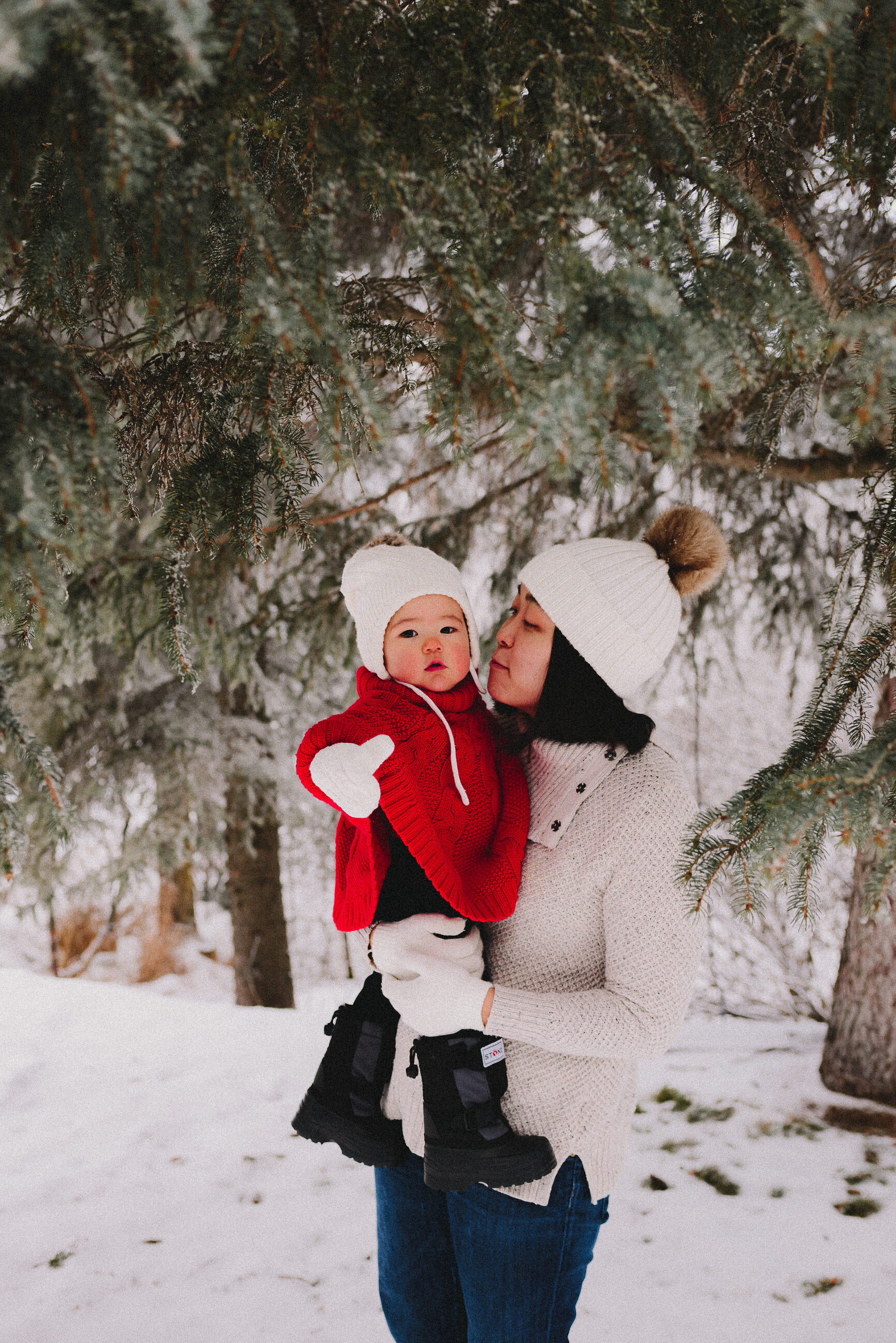 anchorage-in-home-winter-family-session-alaska-photographer-way-up-north-photography (12).jpg