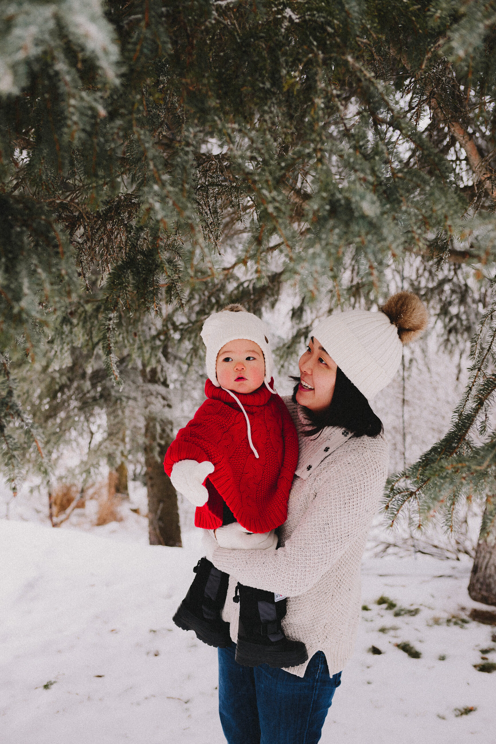 anchorage-in-home-winter-family-session-alaska-photographer-way-up-north-photography (15).jpg