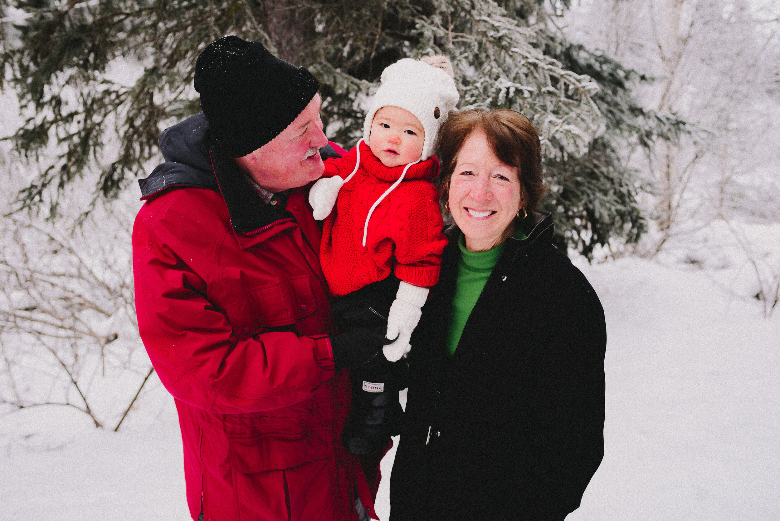anchorage-in-home-winter-family-session-alaska-photographer-way-up-north-photography (103).jpg
