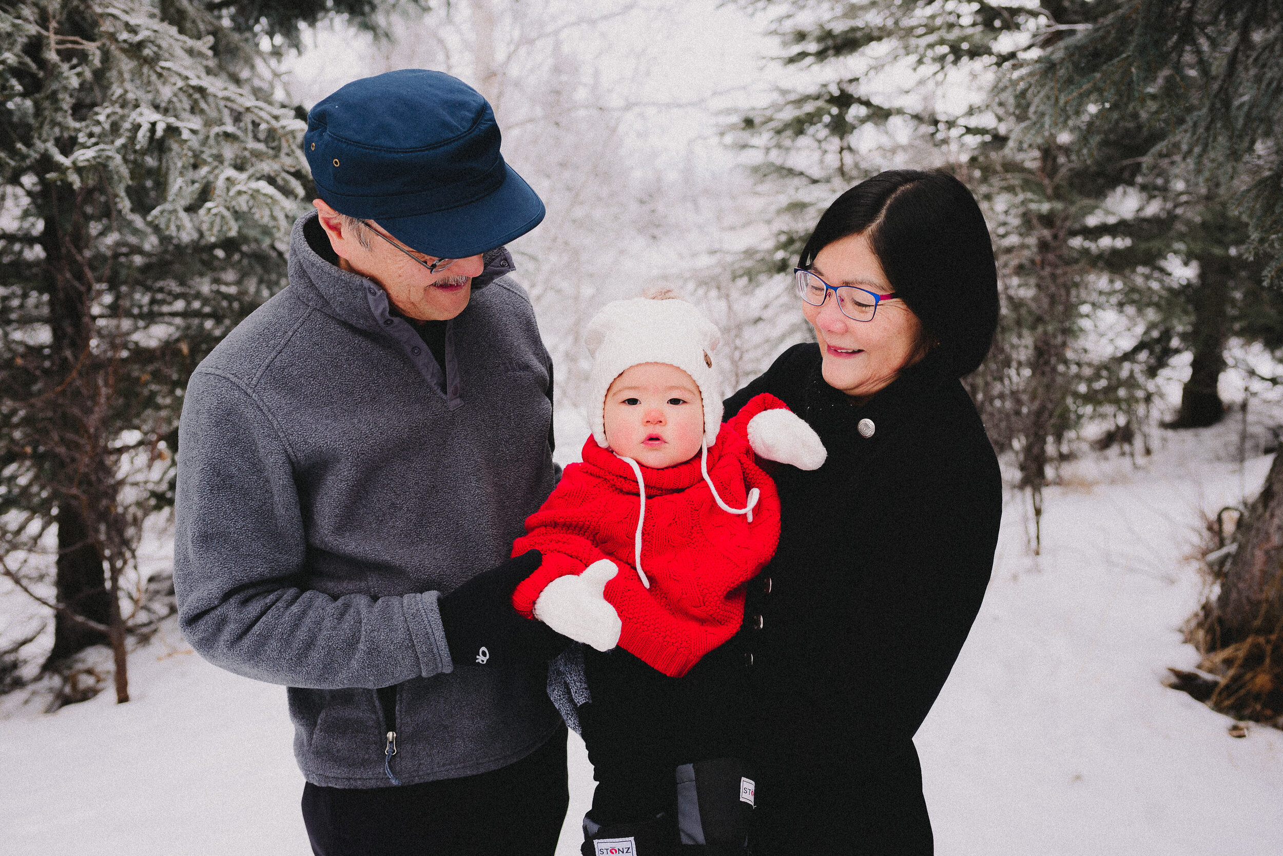 anchorage-in-home-winter-family-session-alaska-photographer-way-up-north-photography (119).jpg